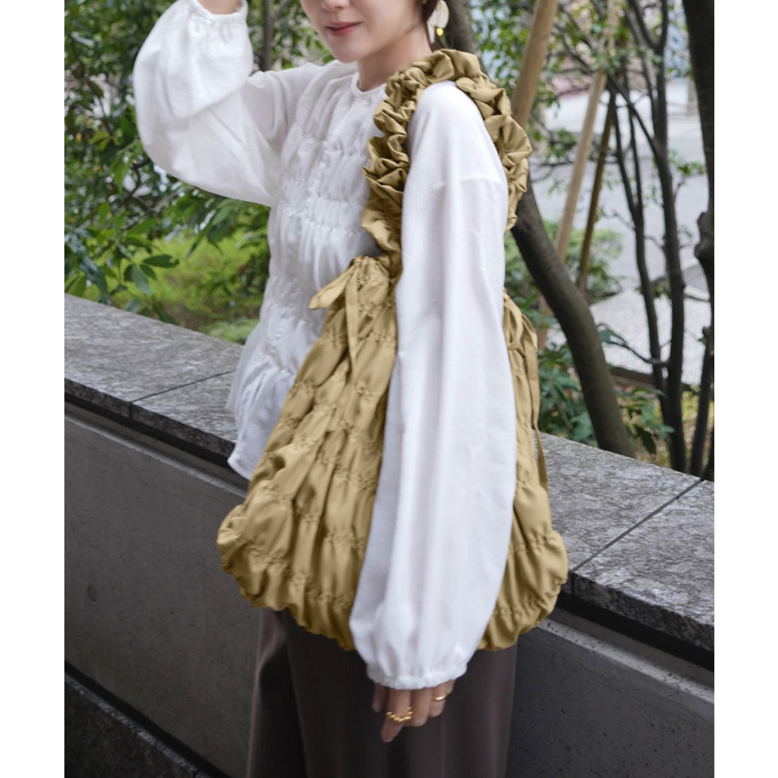 コウベレタス KOBE LETTUCE [ yuiさんコラボ ] シャーリングバッグ [B1604] （ベージュ） ベージュ