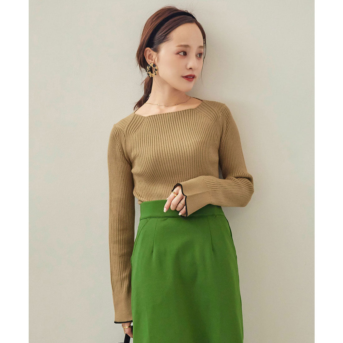 コウベレタス KOBE LETTUCE [ 田中亜希子さんコラボ ]選べるサイズ フレア袖配色リブニットトップス【プチ】 [C6221] （ベージュ×ブラック） ベージュ×ブラック