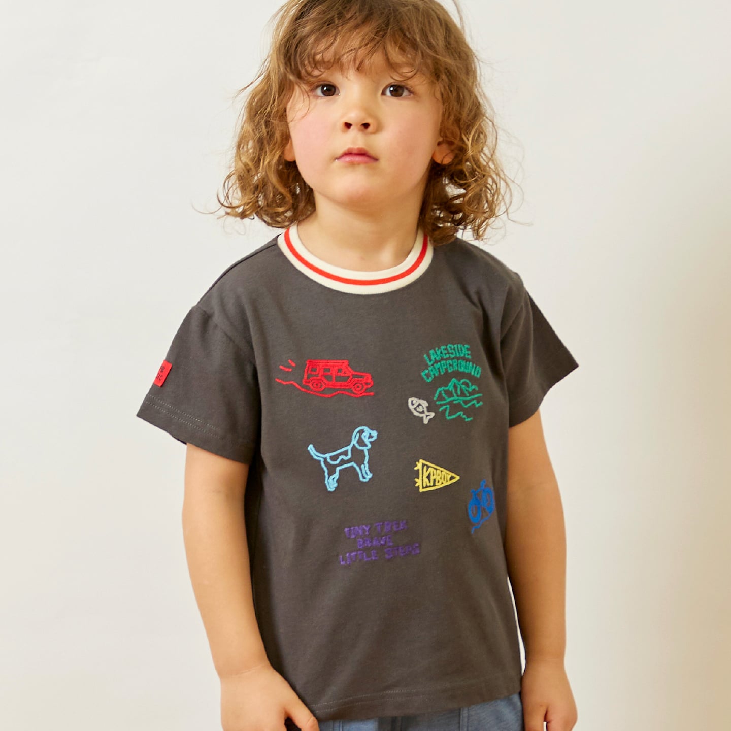ケーピー KP ハンド刺しゅう風 半袖Tシャツ （黒） 黒