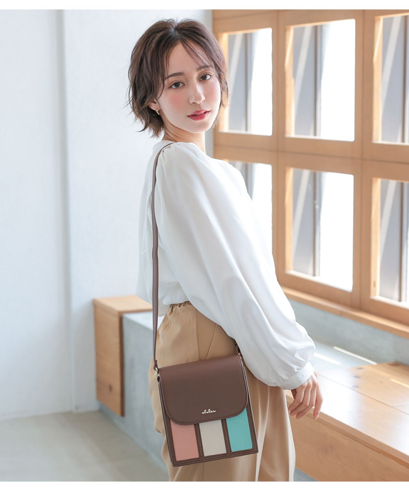 クレリア Clelia ショルダーバッグ ミニバッグ スクエアバッグ レディース 女性 バッグ おしゃれ かわいい 斜め掛け  Clelia クレリア ベレッサ CLー22674 （ミルキー） ミルキー