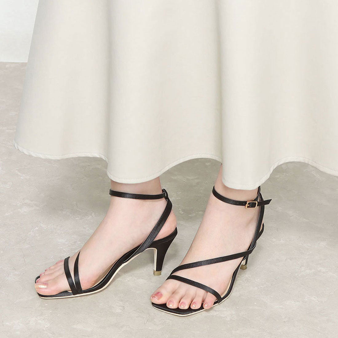 SFW Liberty Doll LiBERTYDOLL [New with defects] Asymmetric strap delicate sandals / 4137