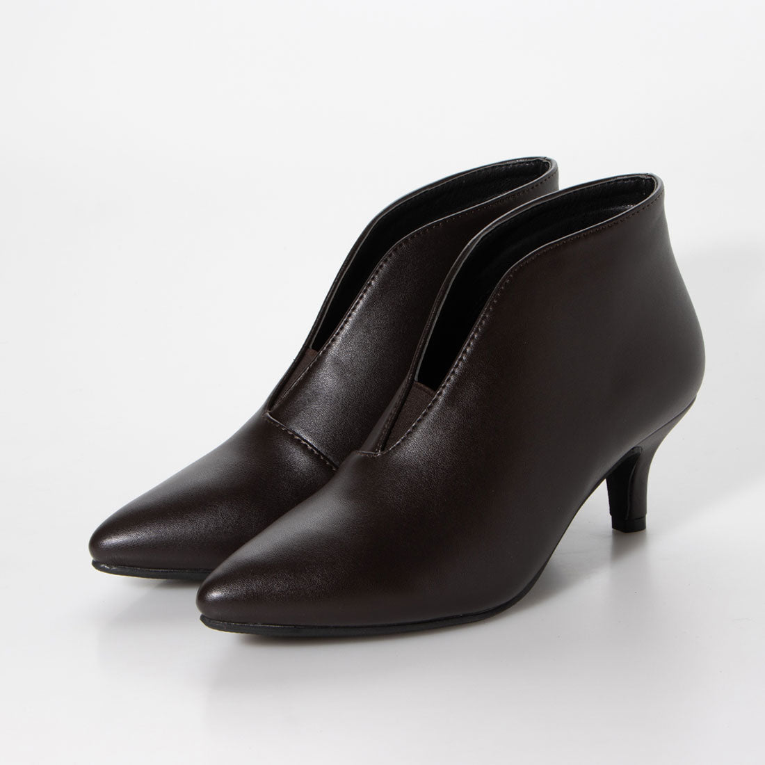 LiBERTYDOLL V-cut short booties with a beautiful silhouette and comfortable fit/5538