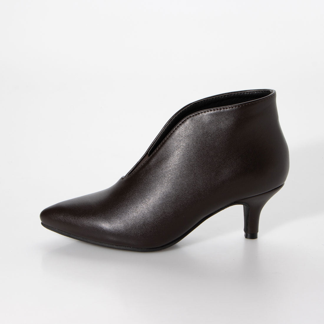 LiBERTYDOLL V-cut short booties with a beautiful silhouette and comfortable fit/5538