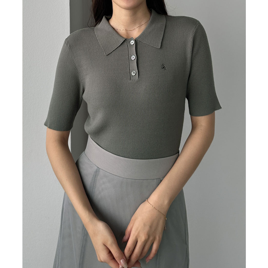 ルエレ Louere Louere ロゴ刺繍半袖リブニットポロ （チャコール） チャコール