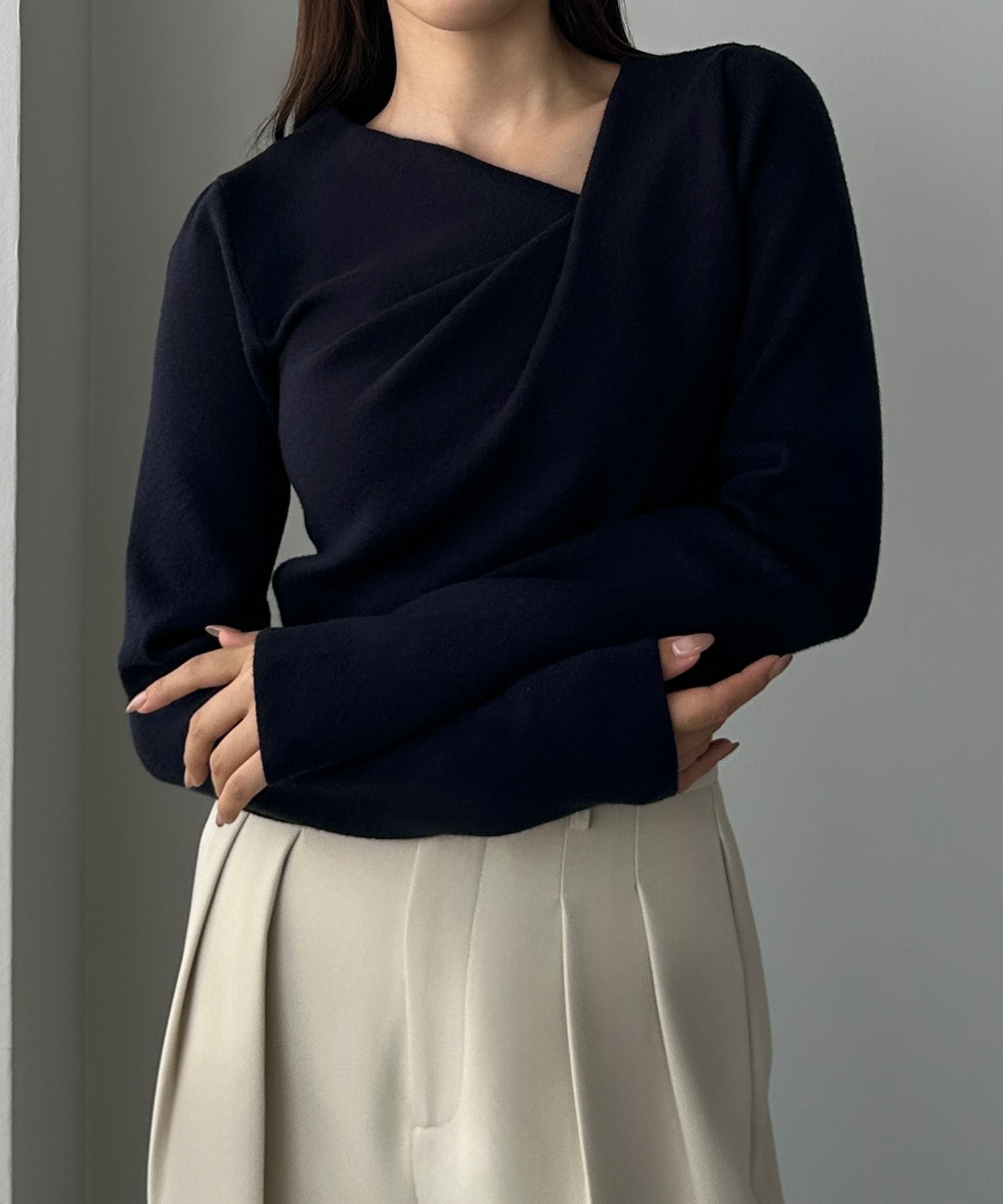 ルエレ Louere Louere ドレープアシメネックニットトップス （ネイビー） ネイビー