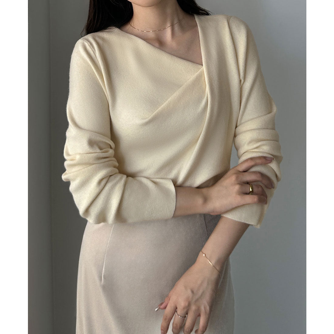 ルエレ Louere Louere ドレープアシメネックニットトップス （アイボリー） アイボリー