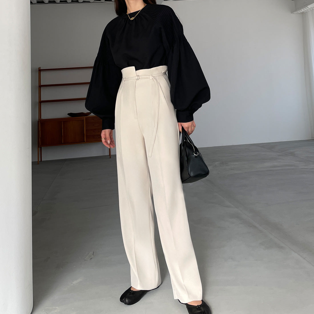 ルエレ Louere ベルト付きアシンメトリーハイウエストパンツ,アイボリー