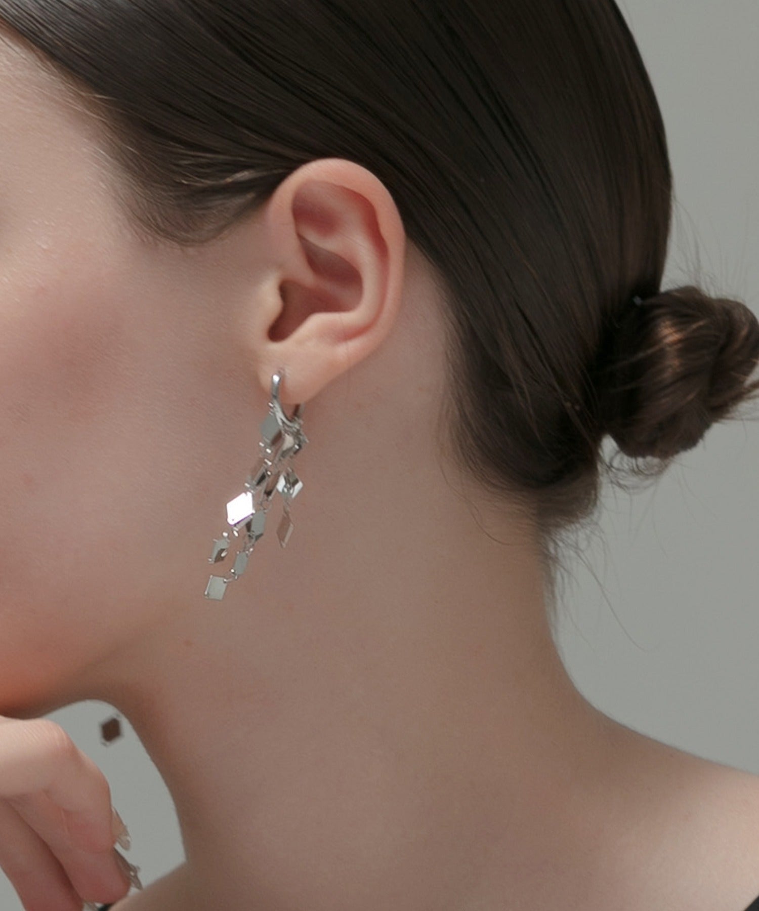 レジャ Leja ダイヤモチーフロングピアス結婚式 パーティー 成人式 二次会 同窓会 お呼ばれ オケージョン20代 30代 40代 （SILVER） SILVER