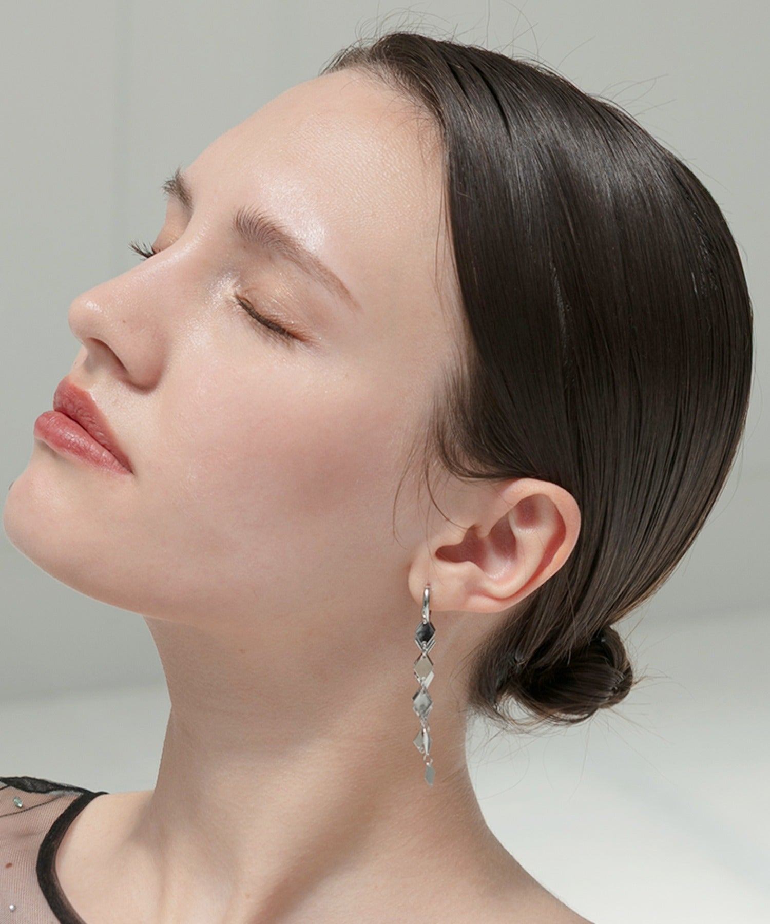 レジャ Leja ダイヤモチーフロングピアス結婚式 パーティー 成人式 二次会 同窓会 お呼ばれ オケージョン20代 30代 40代 （SILVER） SILVER