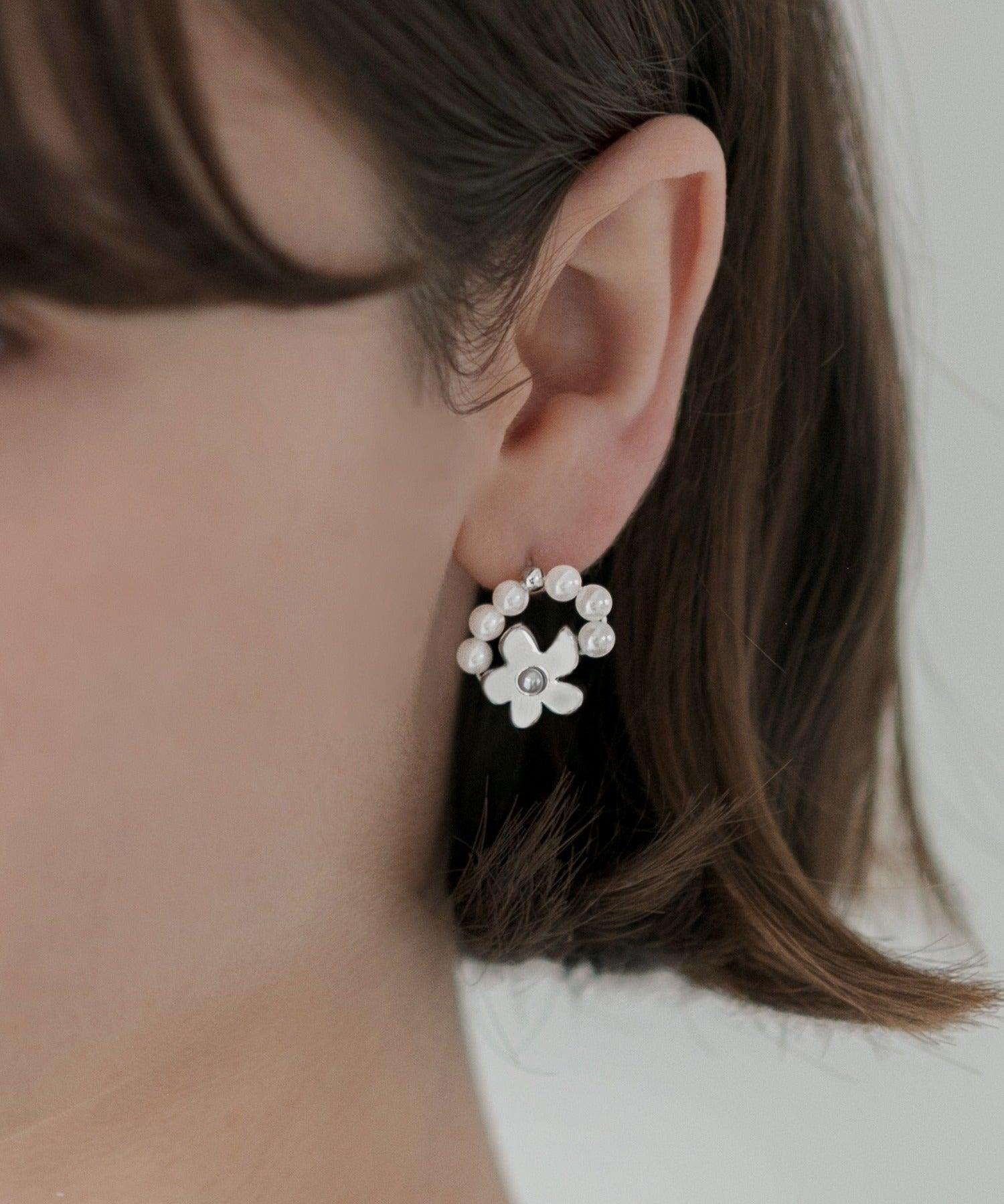 レジャ Leja ラウンドパールフラワーピアス結婚式 パーティー 成人式 二次会 同窓会 お呼ばれ オケージョン 20代 30代 40代 （SILVER） SILVER