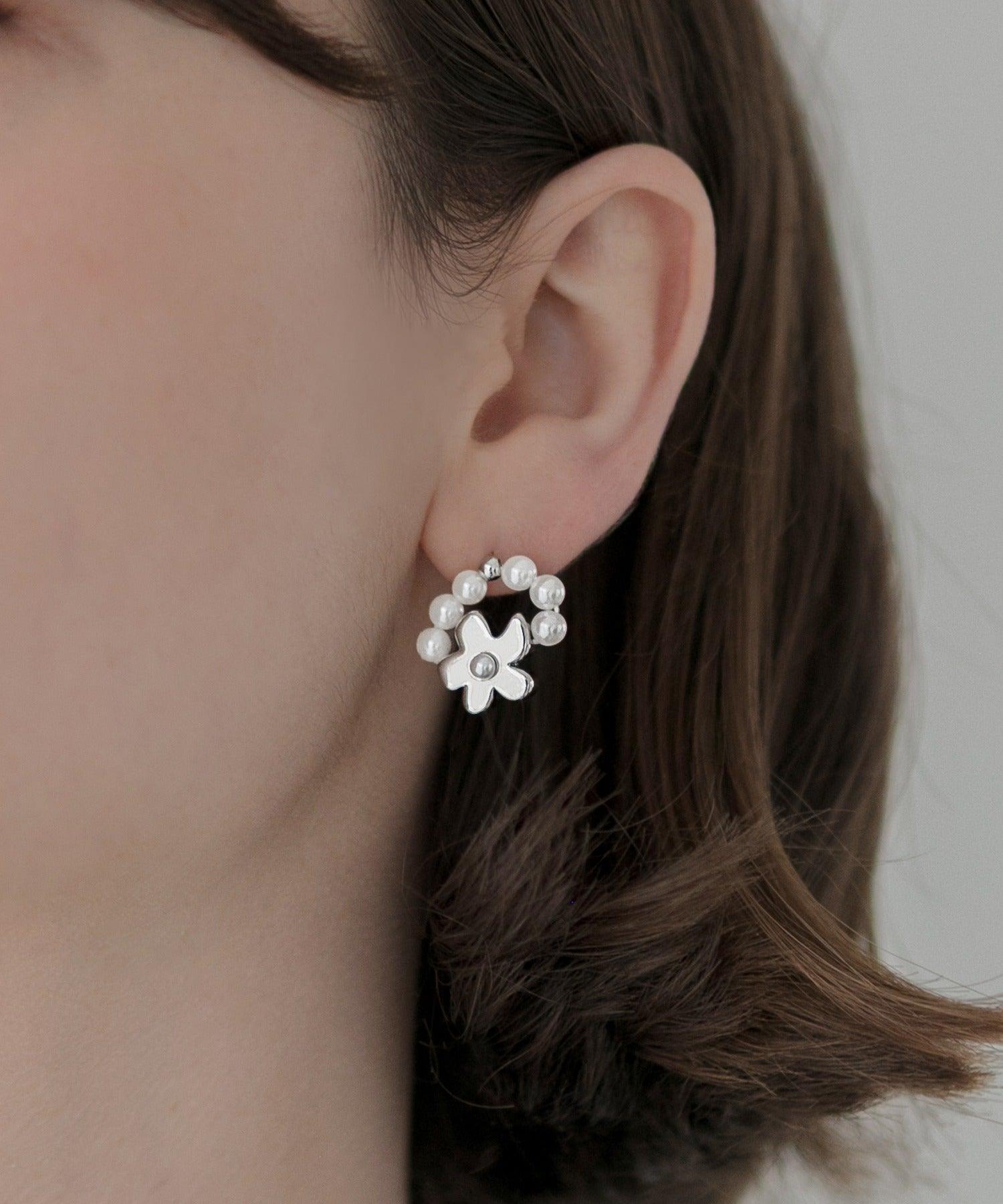 レジャ Leja ラウンドパールフラワーピアス結婚式 パーティー 成人式 二次会 同窓会 お呼ばれ オケージョン 20代 30代 40代 （SILVER） SILVER