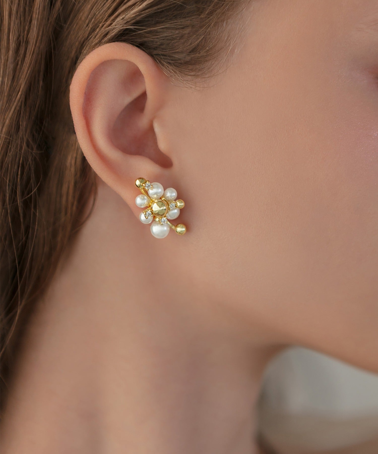 レジャ Leja ゴールドパールビジューフラワーモチーフピアス結婚式 パーティー 成人式 二次会 同窓会 お呼ばれ オケージョン 20代 30代 40代 （GOLD） GOLD