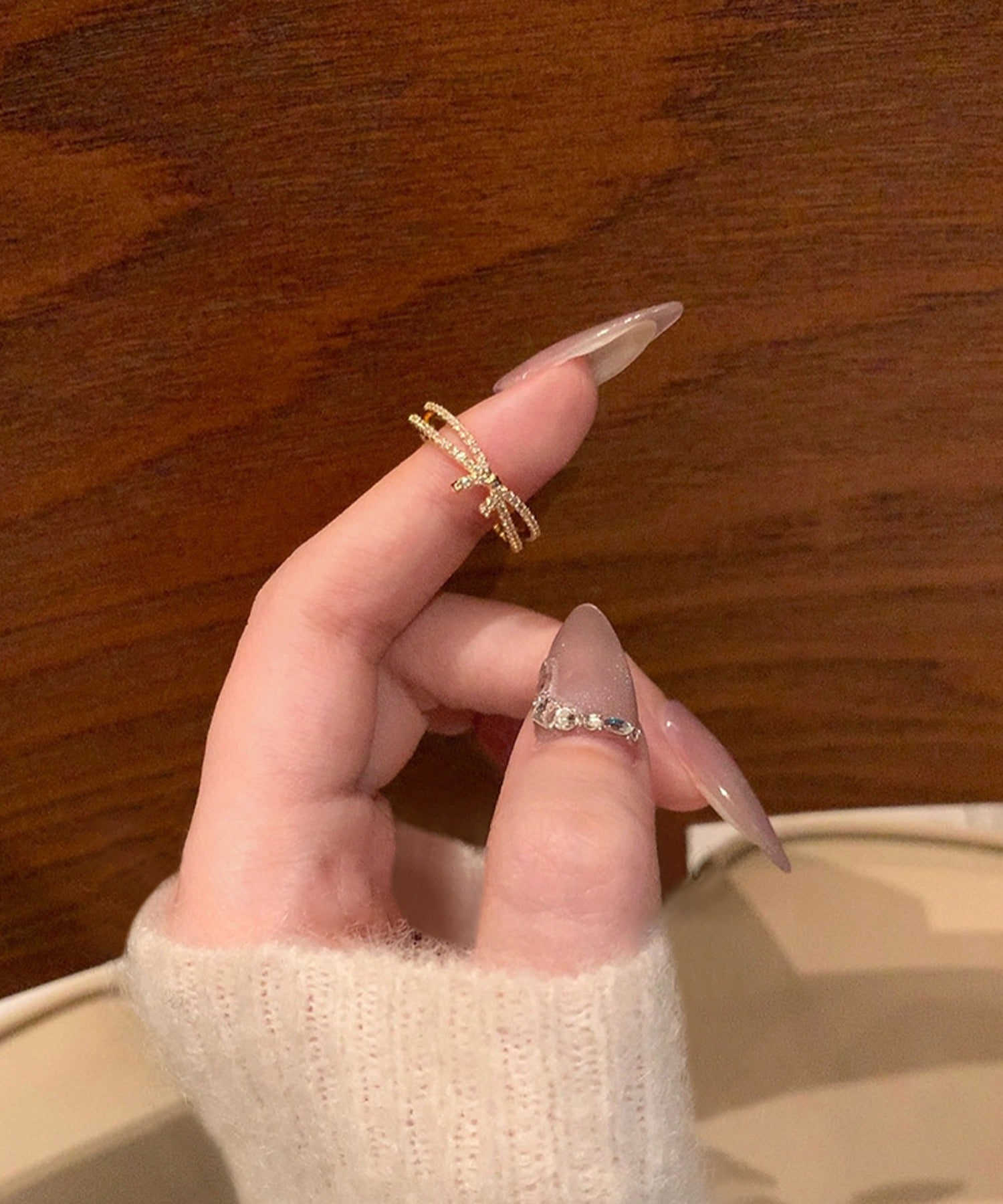 レジャ Leja リボンモチーフビジューゴールドリング結婚式 パーティー 成人式 二次会 同窓会 お呼ばれ オケージョン 20代 30代 40代 （GOLD） GOLD