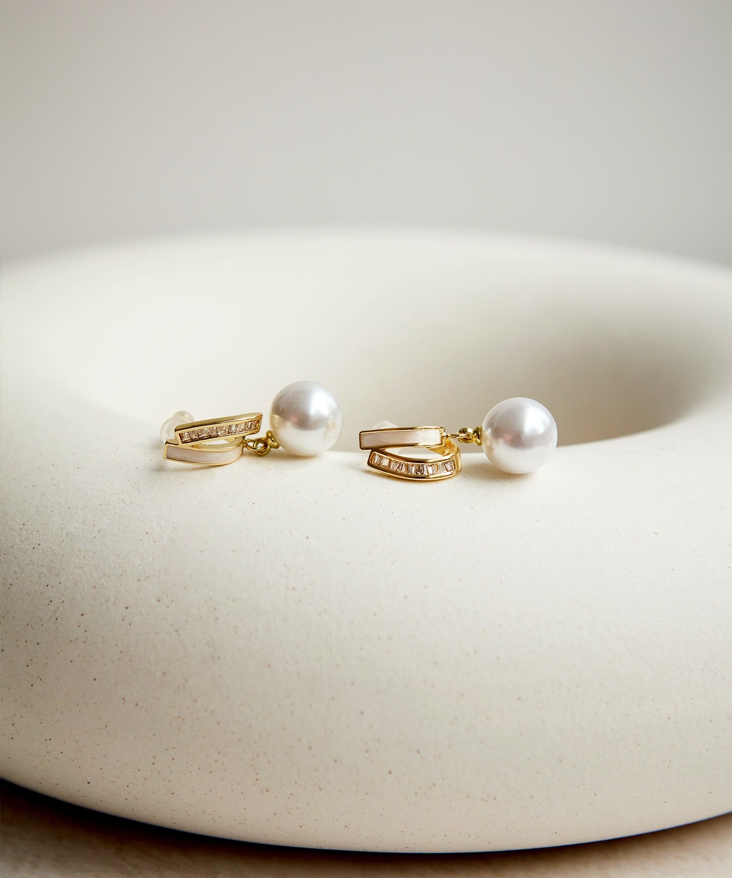 レジャ Leja ゴールドカーブラインドロップパールピアス結婚式 パーティー 成人式 二次会 同窓会 お呼ばれ オケージョン 20代 30代 40代 （GOLD） GOLD