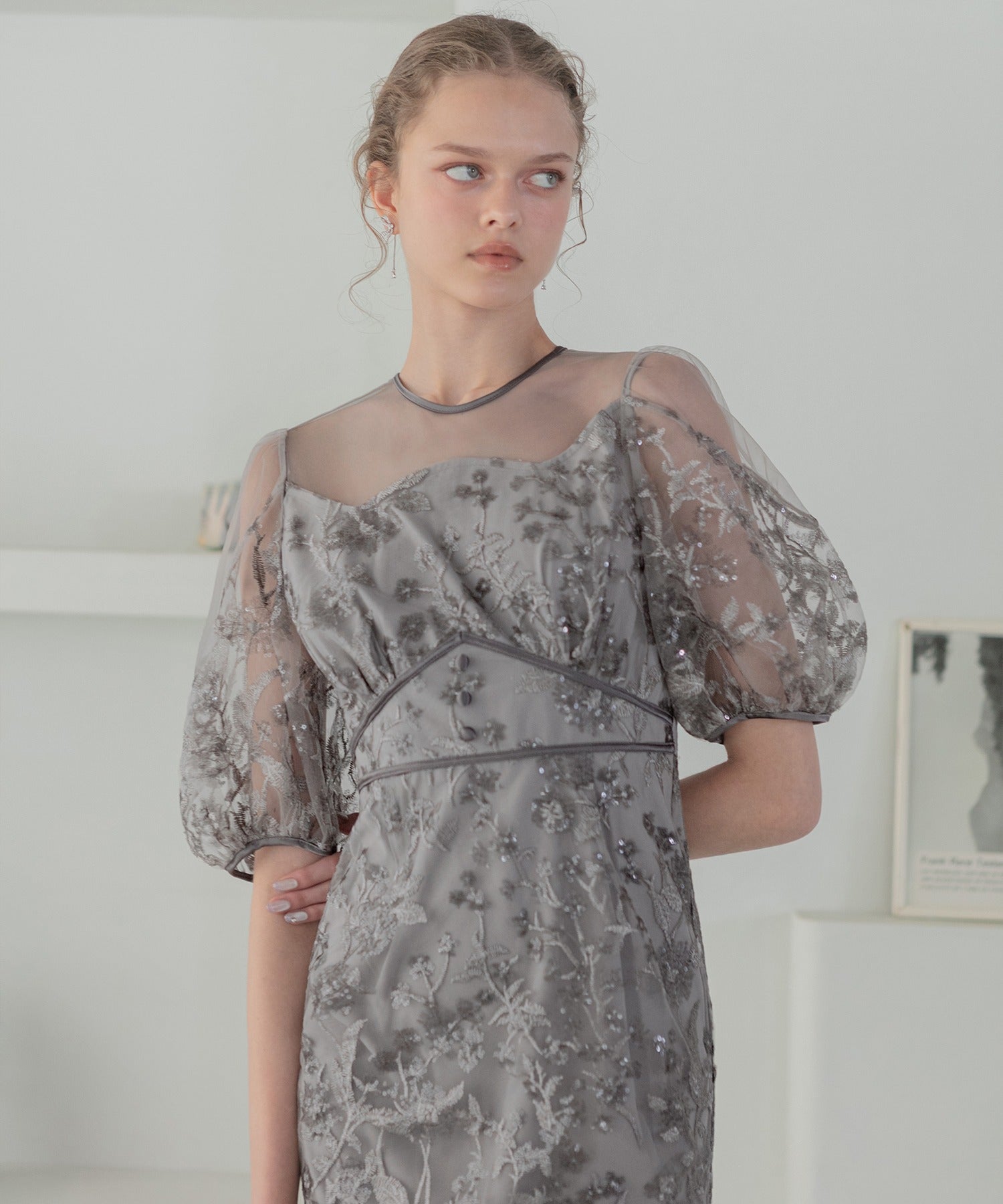レジャ Leja フラワーディテールパフスリーブIラインワンピースドレス美脚効果結婚式 パーティードレス 成人式 二次会 同窓会 お呼ばれ オケージョン 20代 30代 40代 （GRAY） GRAY