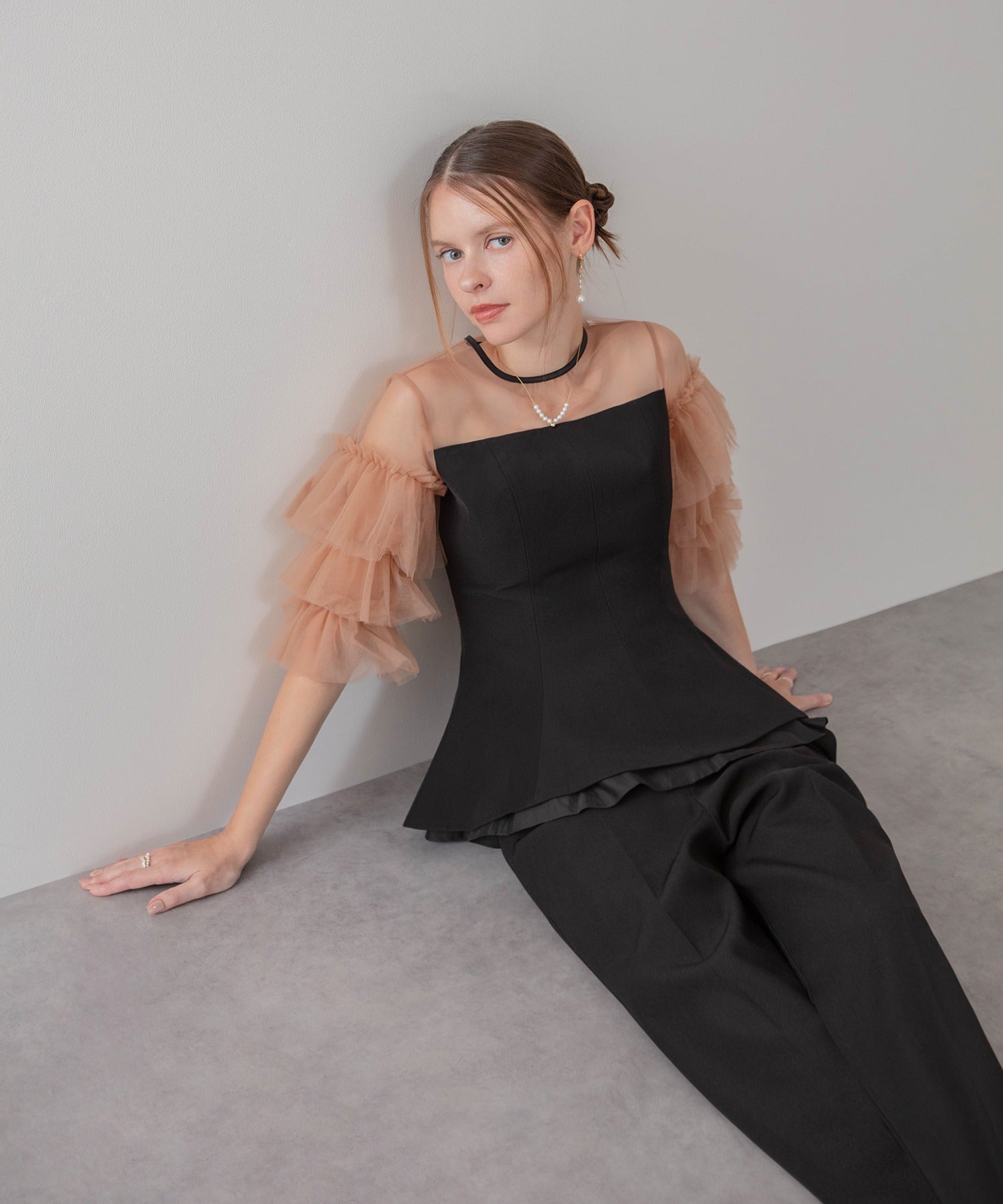 レジャ Leja チュールスリーブペプラムセットアップパンツドレス2点セット 美脚効果結婚式 パーティードレス 成人式 二次会 同窓会 お呼ばれ オケージョン 20代 30代 40代 （BLACK） BLACK