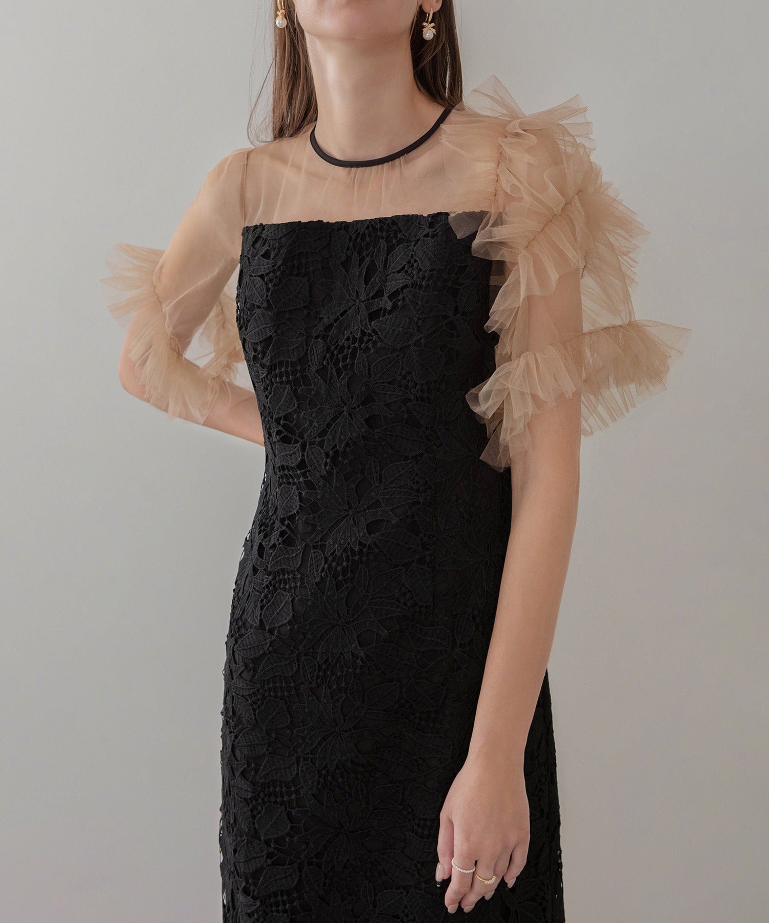 レジャ Leja アシンメトリーチュールスリーブレースフリルヘムIラインワンピースドレス美脚効果結婚式 パーティードレス 成人式 二次会 同窓会 お呼ばれ オケージョン 20代 30代 40代 （BLACK） BLACK