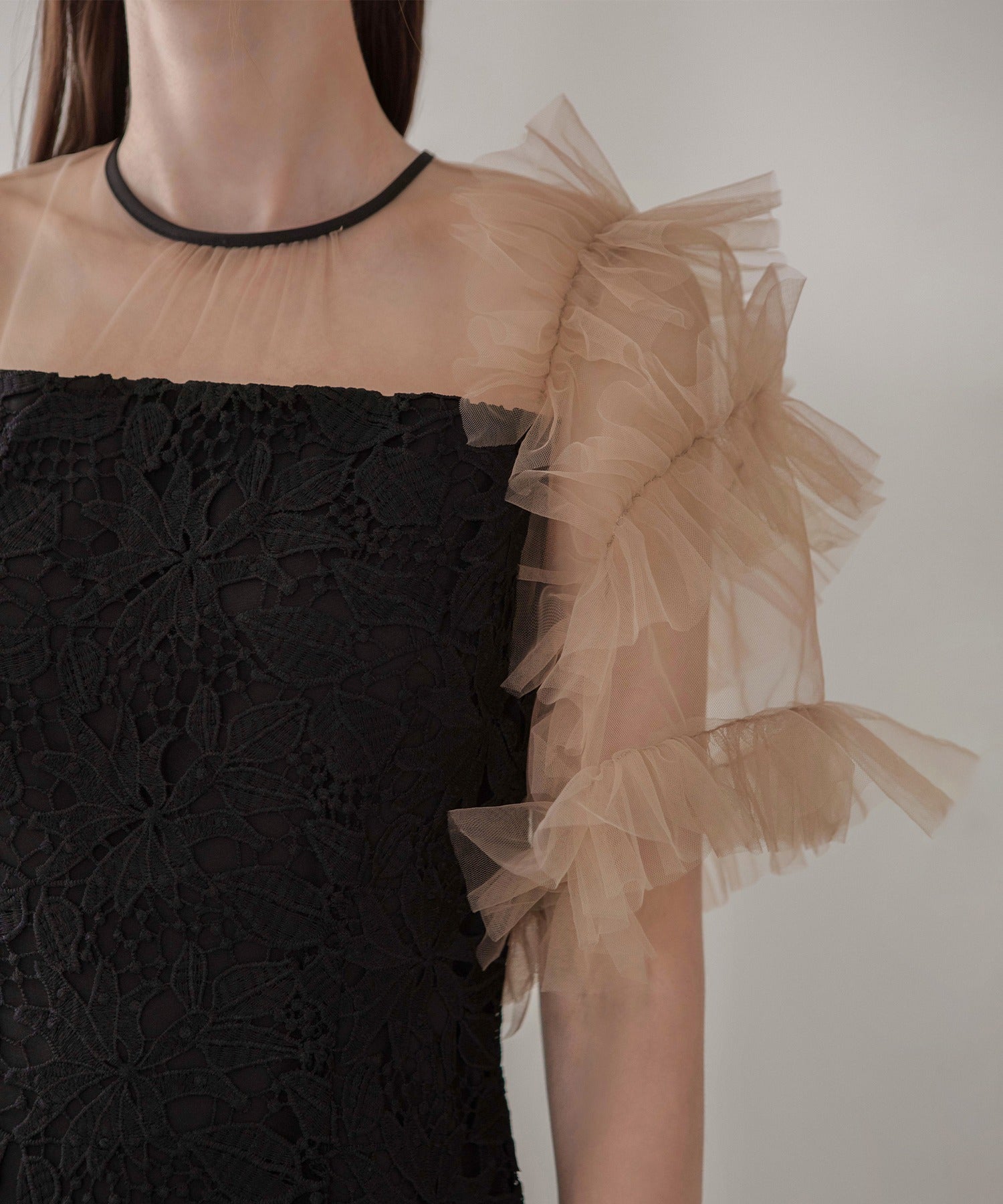 レジャ Leja アシンメトリーチュールスリーブレースフリルヘムIラインワンピースドレス美脚効果結婚式 パーティードレス 成人式 二次会 同窓会 お呼ばれ オケージョン 20代 30代 40代 （BLACK） BLACK