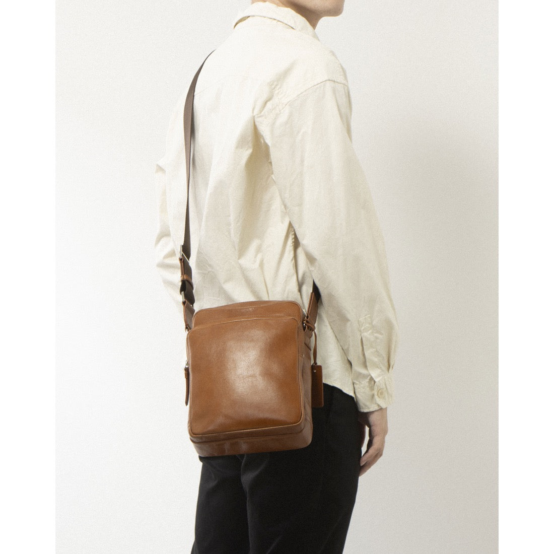 Leather Laboratory Oil Leather Vertical Travel Shoulder Bag