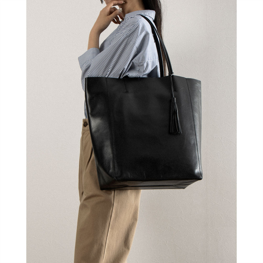 Leather Laboratory Genuine Leather Women's Vertical Tote Bag