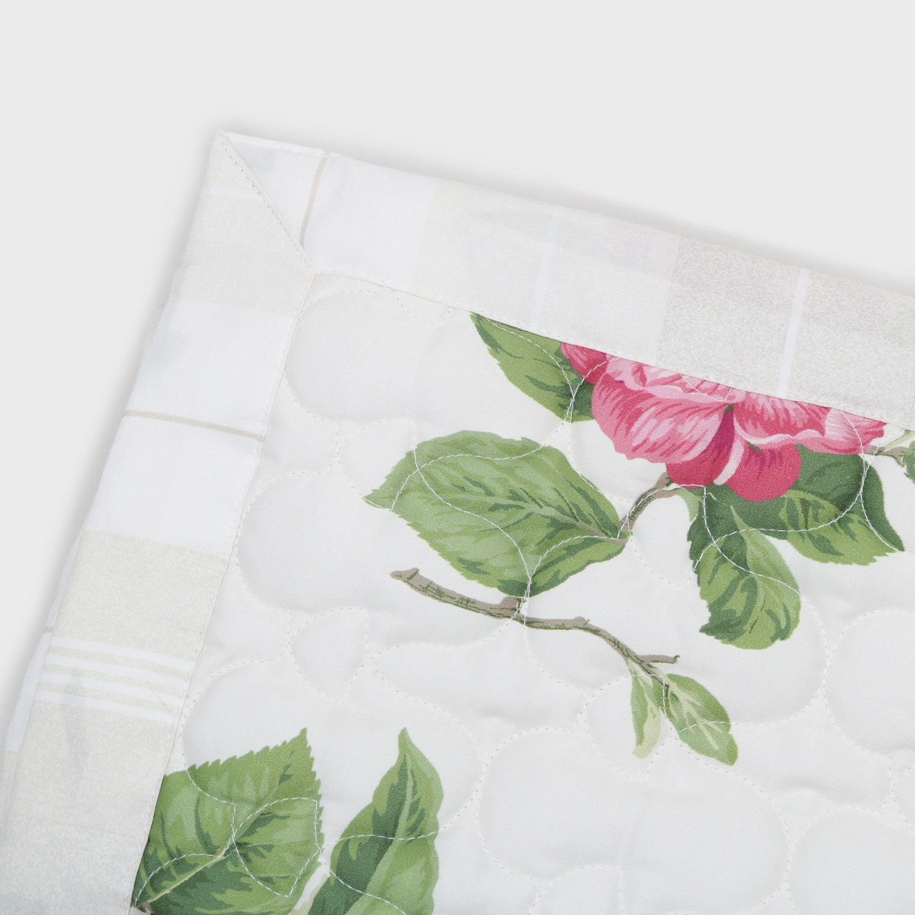 ローラ アシュレイ LAURA ASHLEY カミール柄 キルトマルチカバー 200×200cm （アイボリー(104)） アイボリー(104)