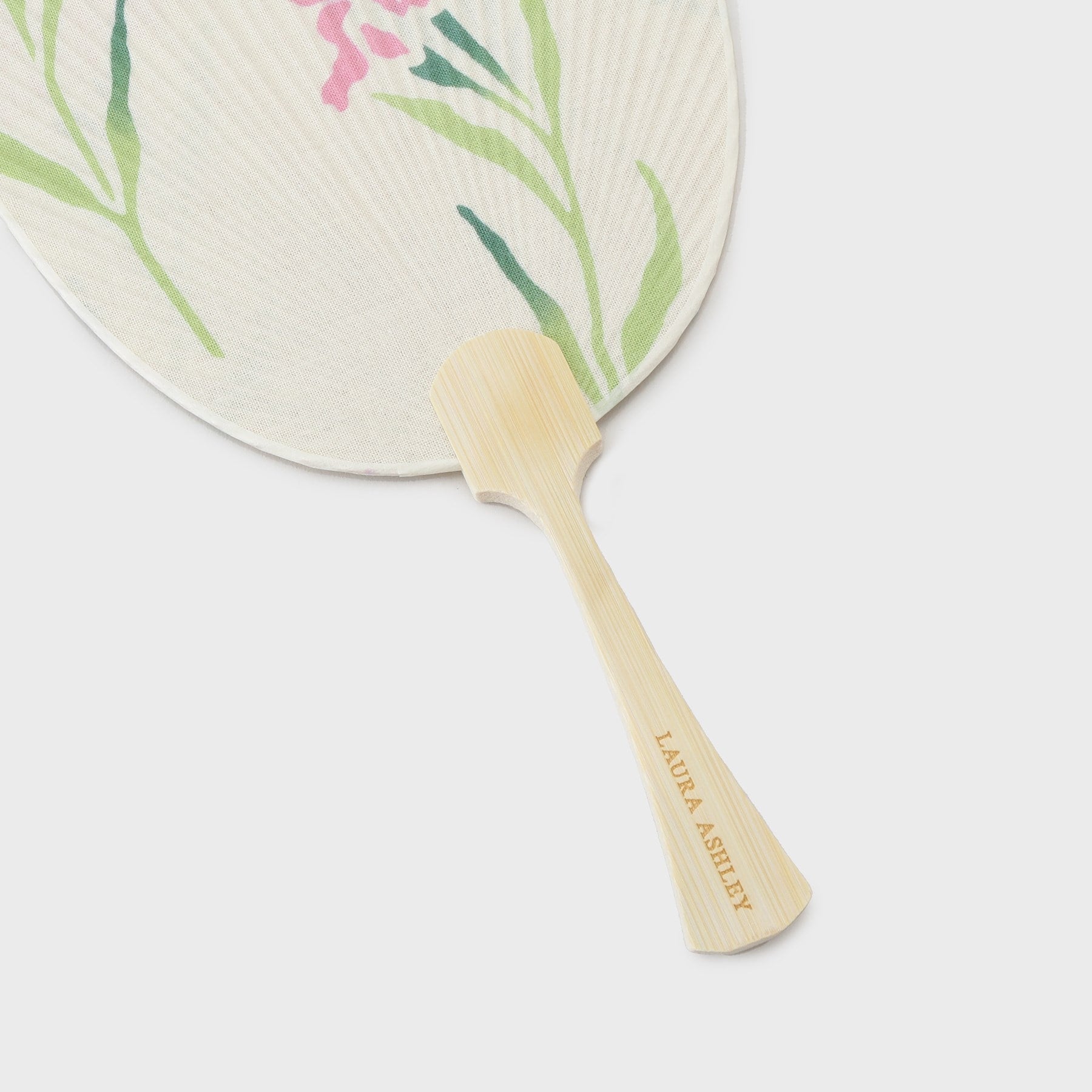 ローラ アシュレイ LAURA ASHLEY ホーリングアイリス柄 手ぬぐいうちわ （イエロー(132)） イエロー(132)