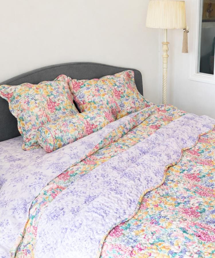 ローラ アシュレイ LAURA ASHLEY エヴァリンガムメドウ柄 水洗いキルトマルチカバー 250×200cm （ピンク(171)） ピンク(171)