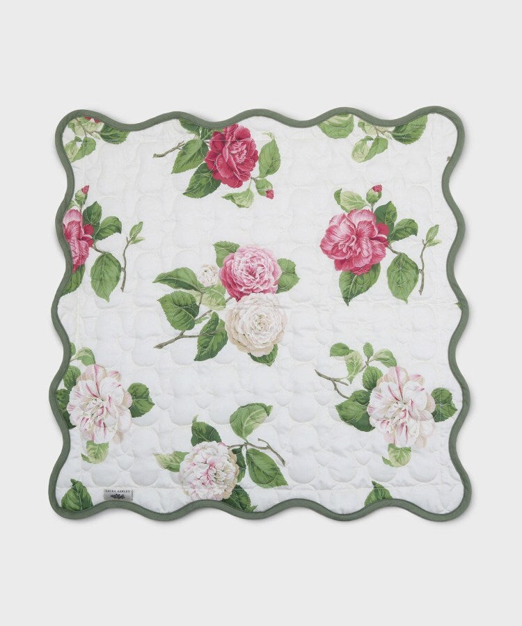 ローラ アシュレイ LAURA ASHLEY カミール柄 キルトクッションカバー 45×45cm （アイボリー(104)） アイボリー(104)