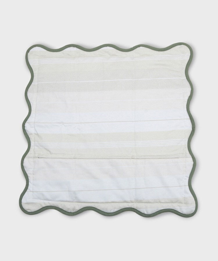 ローラ アシュレイ LAURA ASHLEY カミール柄 キルトクッションカバー 45×45cm （アイボリー(104)） アイボリー(104)