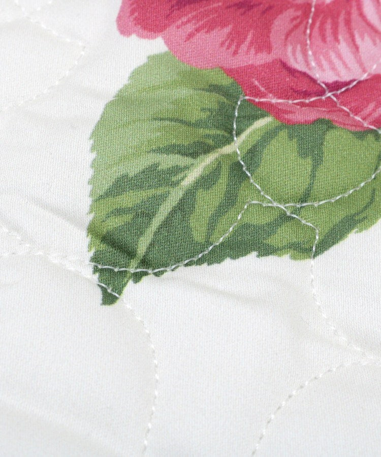 ローラ アシュレイ LAURA ASHLEY カミール柄 キルトクッションカバー 45×45cm （アイボリー(104)） アイボリー(104)