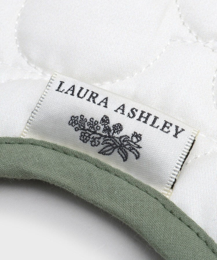 ローラ アシュレイ LAURA ASHLEY カミール柄 キルトクッションカバー 45×45cm （アイボリー(104)） アイボリー(104)