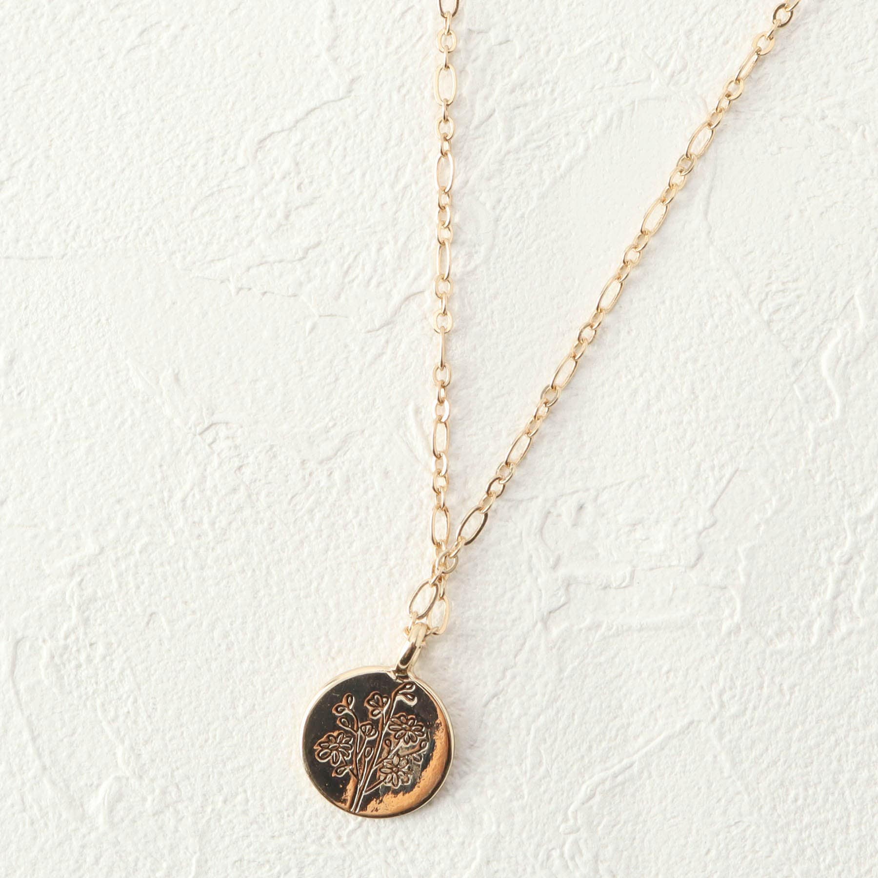 ローラ アシュレイ LAURA ASHLEY アスター“LOVE”ペンダント （ゴールド(007)） ゴールド(007)