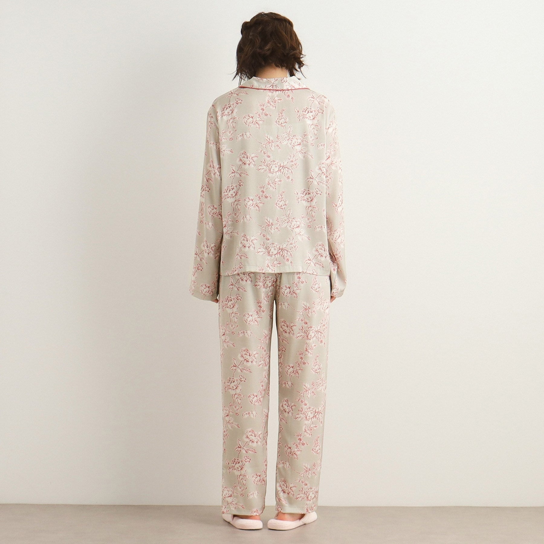 ローラ アシュレイ LAURA ASHLEY 【収納袋付き/サテン】ポリントン ローゼズ柄 携帯パジャマ