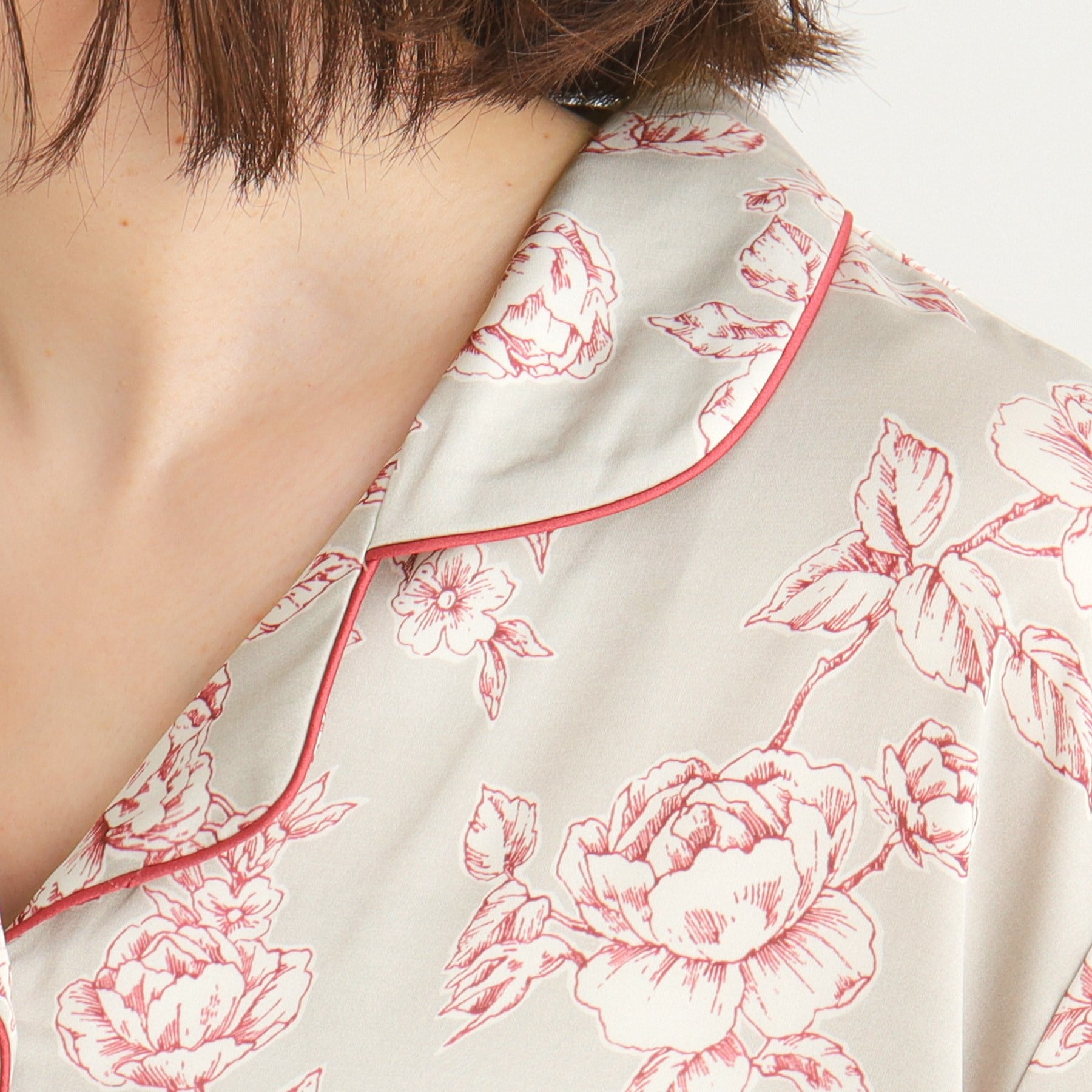 ローラ アシュレイ LAURA ASHLEY 【収納袋付き/サテン】ポリントン ローゼズ柄 携帯パジャマ