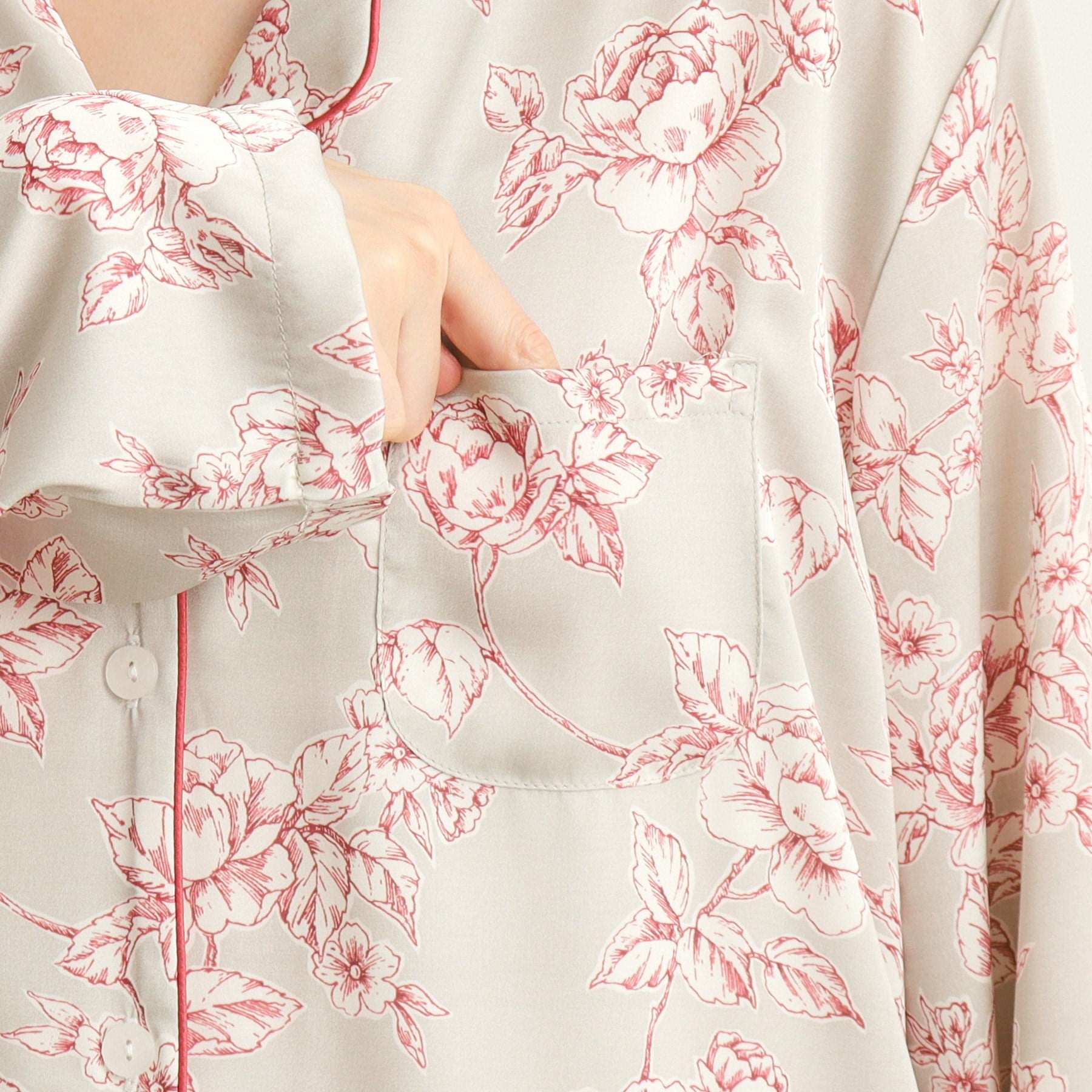 ローラ アシュレイ LAURA ASHLEY 【収納袋付き/サテン】ポリントン ローゼズ柄 携帯パジャマ