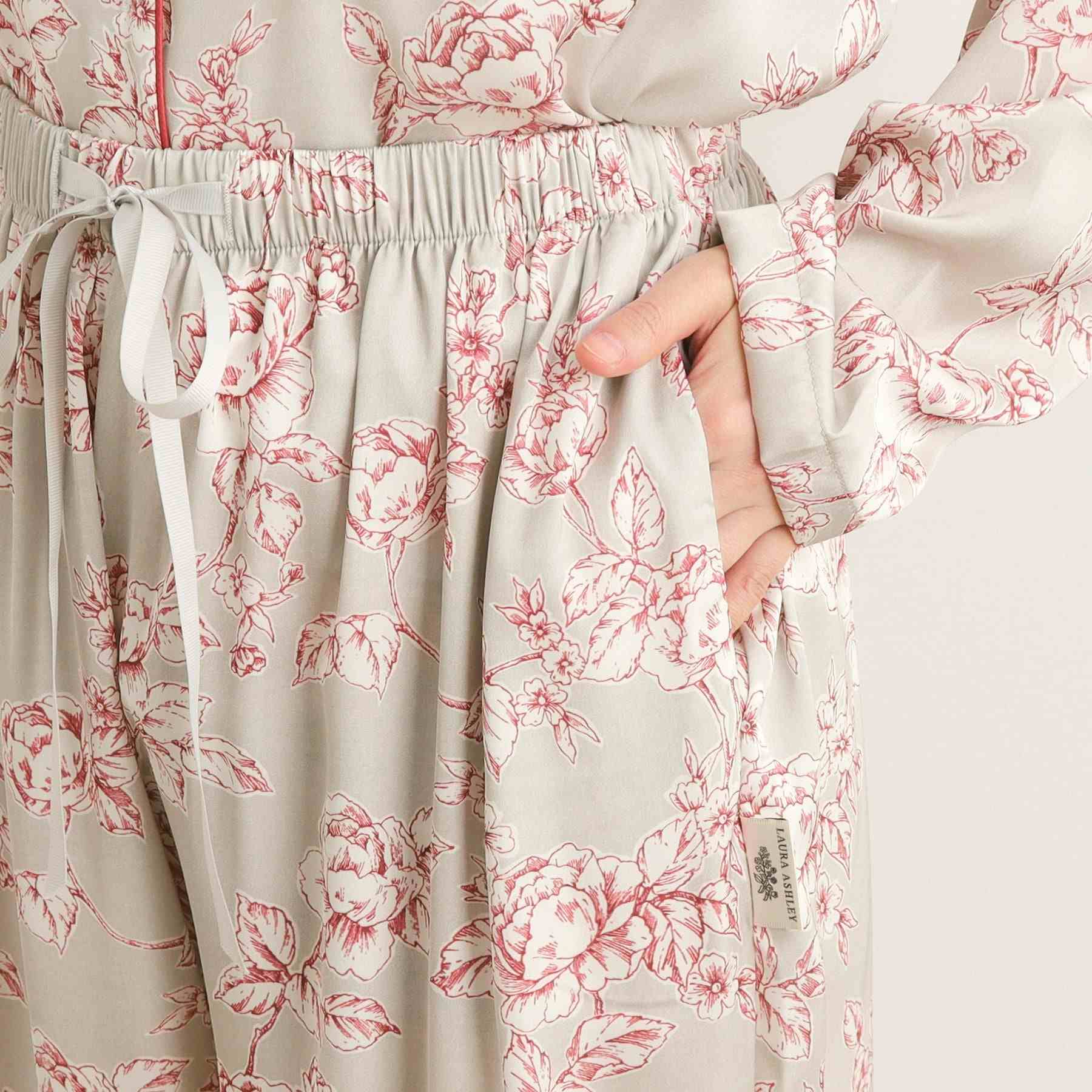 ローラ アシュレイ LAURA ASHLEY 【収納袋付き/サテン】ポリントン ローゼズ柄 携帯パジャマ