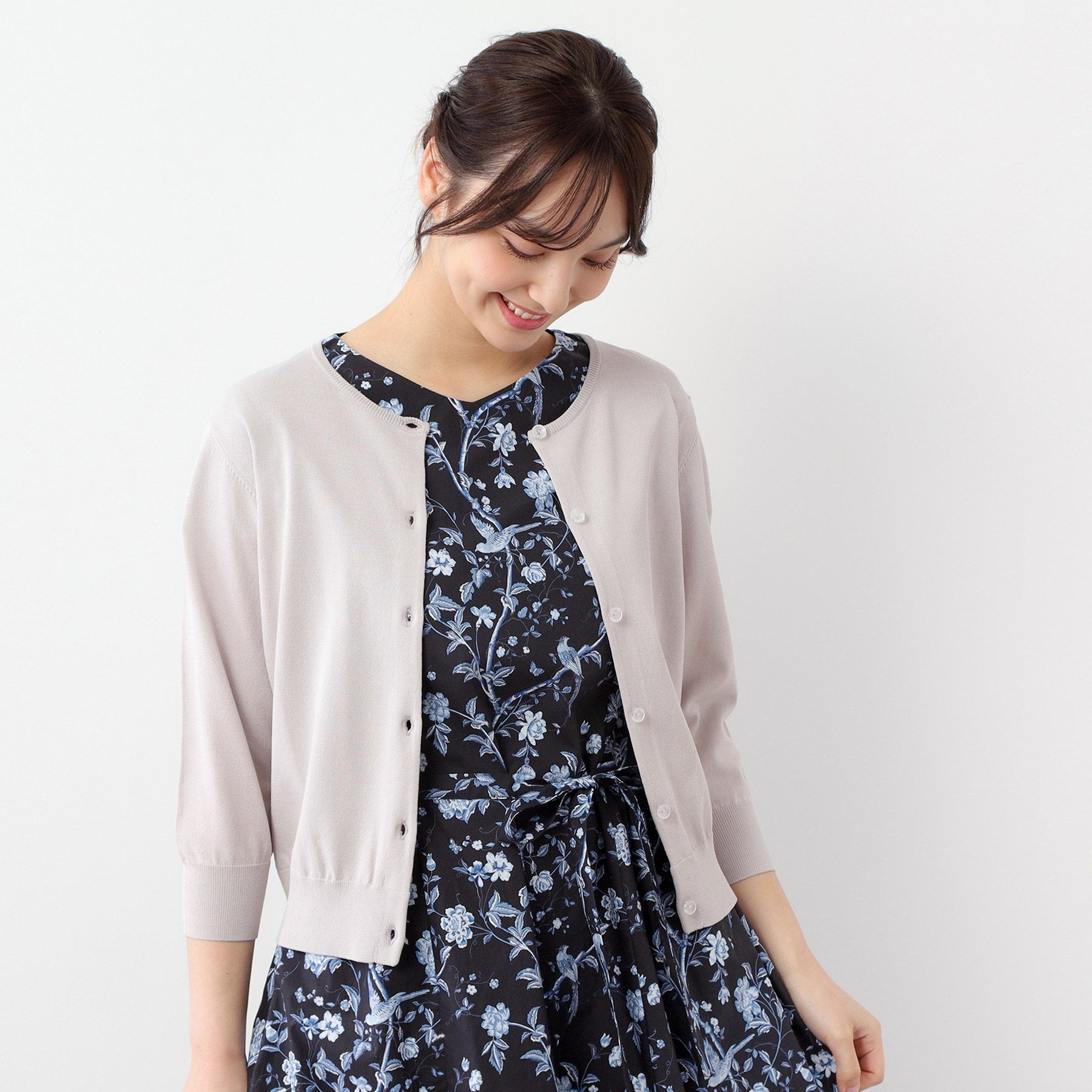 ローラ アシュレイ LAURA ASHLEY 【装飾クリアボタン】 ベーシックカーディガン （ライトグレー(010)） ライトグレー(010)
