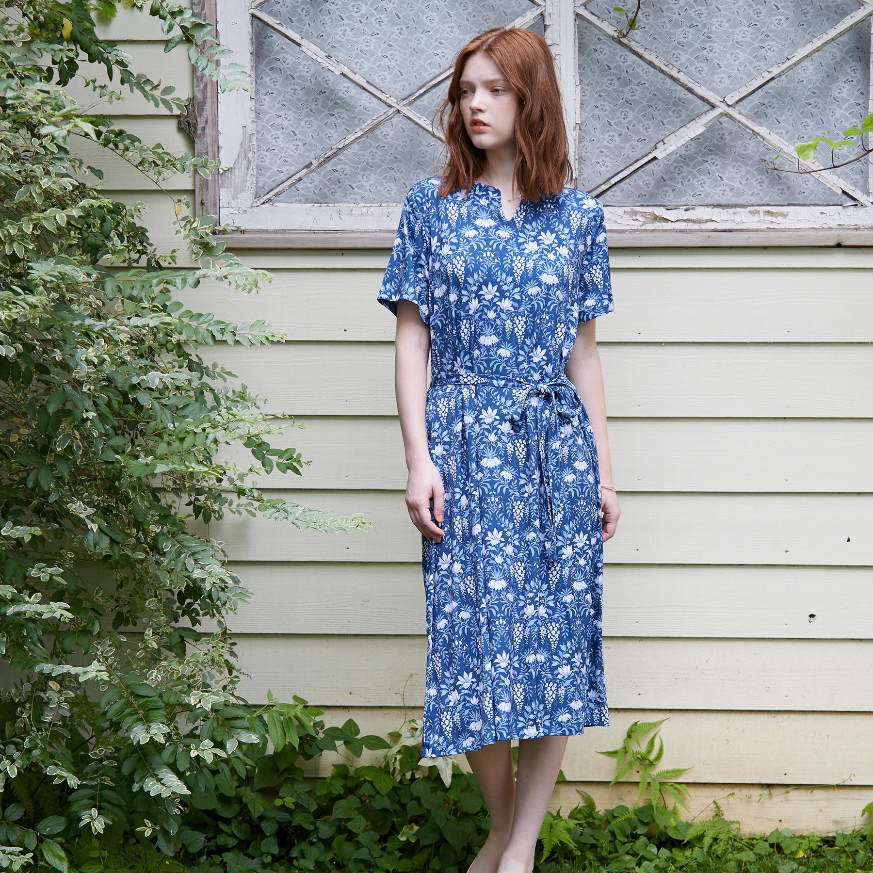 ローラ アシュレイ LAURA ASHLEY 【WEB限定／M～LL3サイズ／ジャージ素材】パルテール柄 ワンピース （ネイビー(196)） ネイビー(196)
