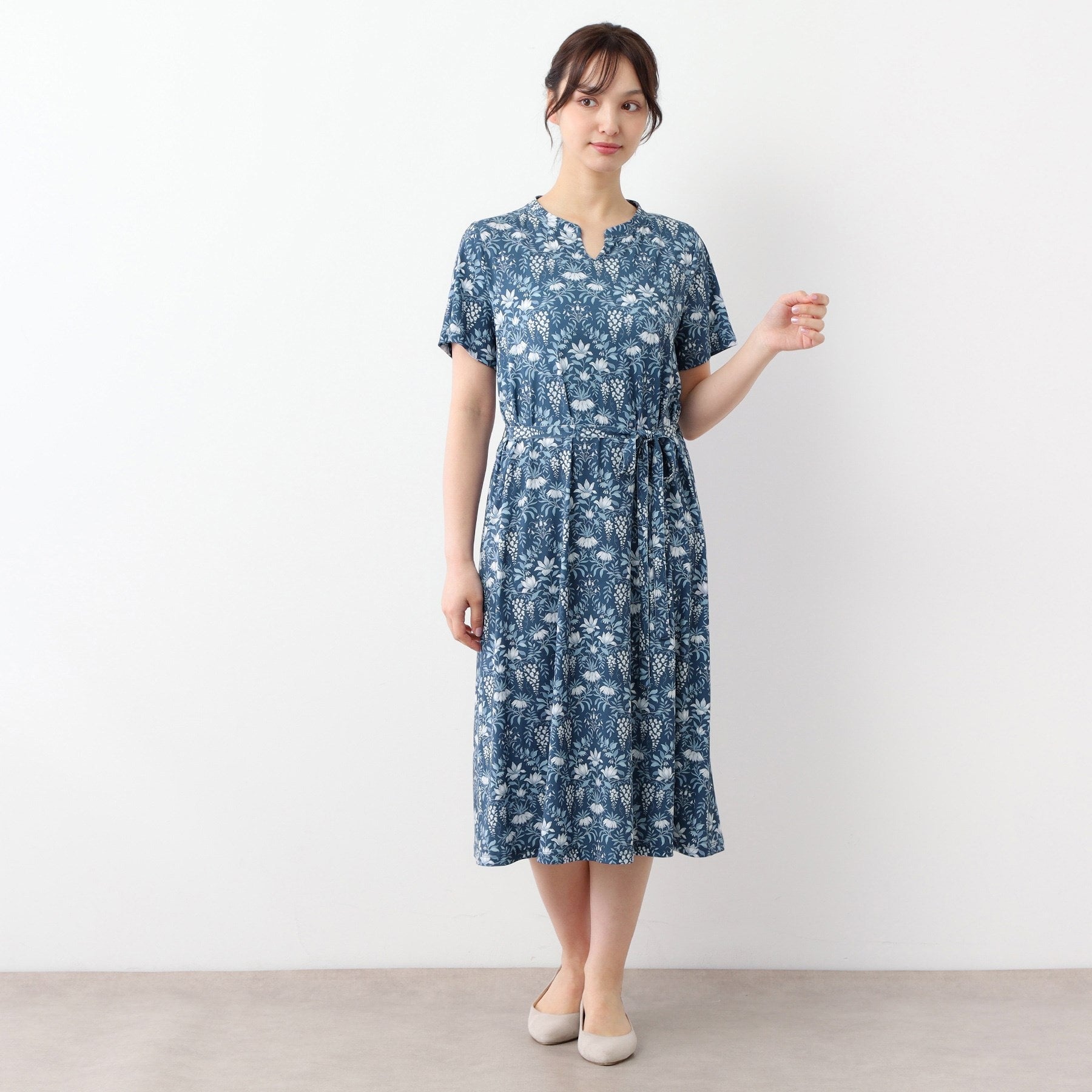 ローラ アシュレイ LAURA ASHLEY 【WEB限定／M～LL3サイズ／ジャージ素材】パルテール柄 ワンピース （ネイビー(196)） ネイビー(196)