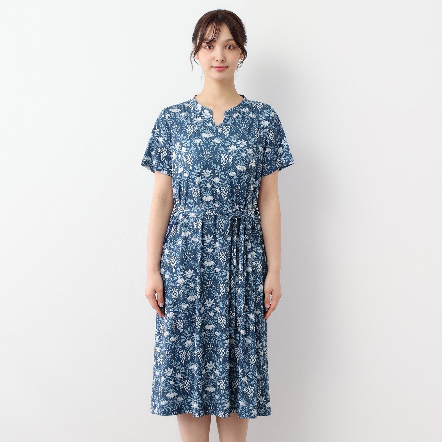 ローラ アシュレイ LAURA ASHLEY 【WEB限定／M～LL3サイズ／ジャージ素材】パルテール柄 ワンピース （ネイビー(196)） ネイビー(196)
