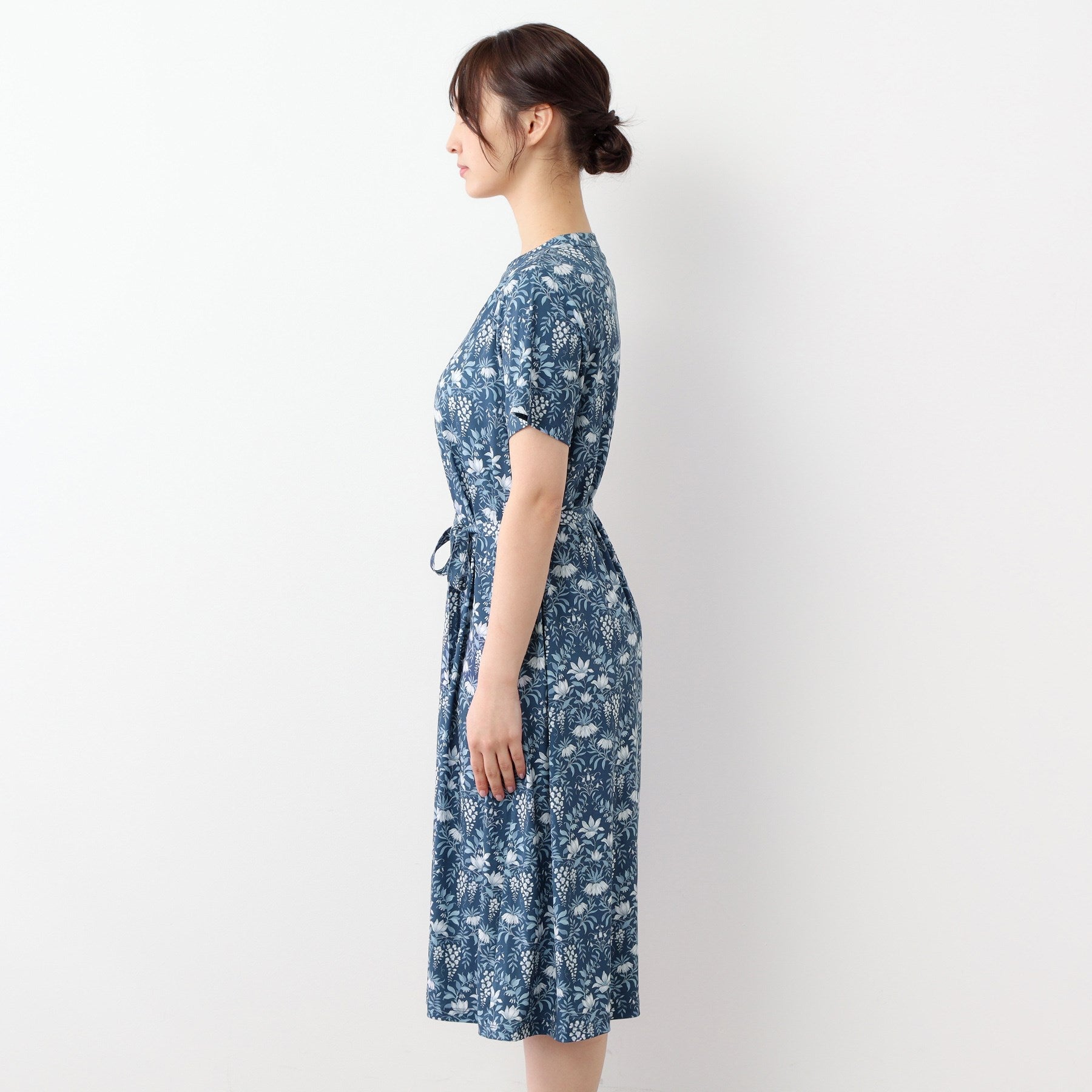 ローラ アシュレイ LAURA ASHLEY 【WEB限定／M～LL3サイズ／ジャージ素材】パルテール柄 ワンピース （ネイビー(196)） ネイビー(196)