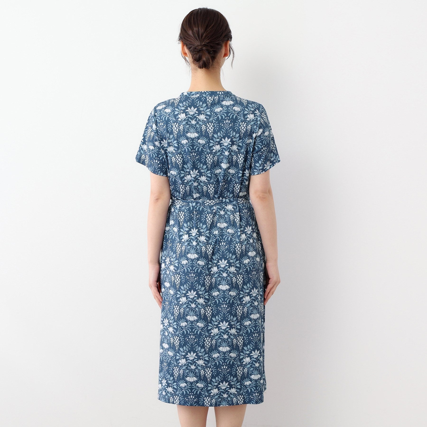 ローラ アシュレイ LAURA ASHLEY 【WEB限定／M～LL3サイズ／ジャージ素材】パルテール柄 ワンピース （ネイビー(196)） ネイビー(196)