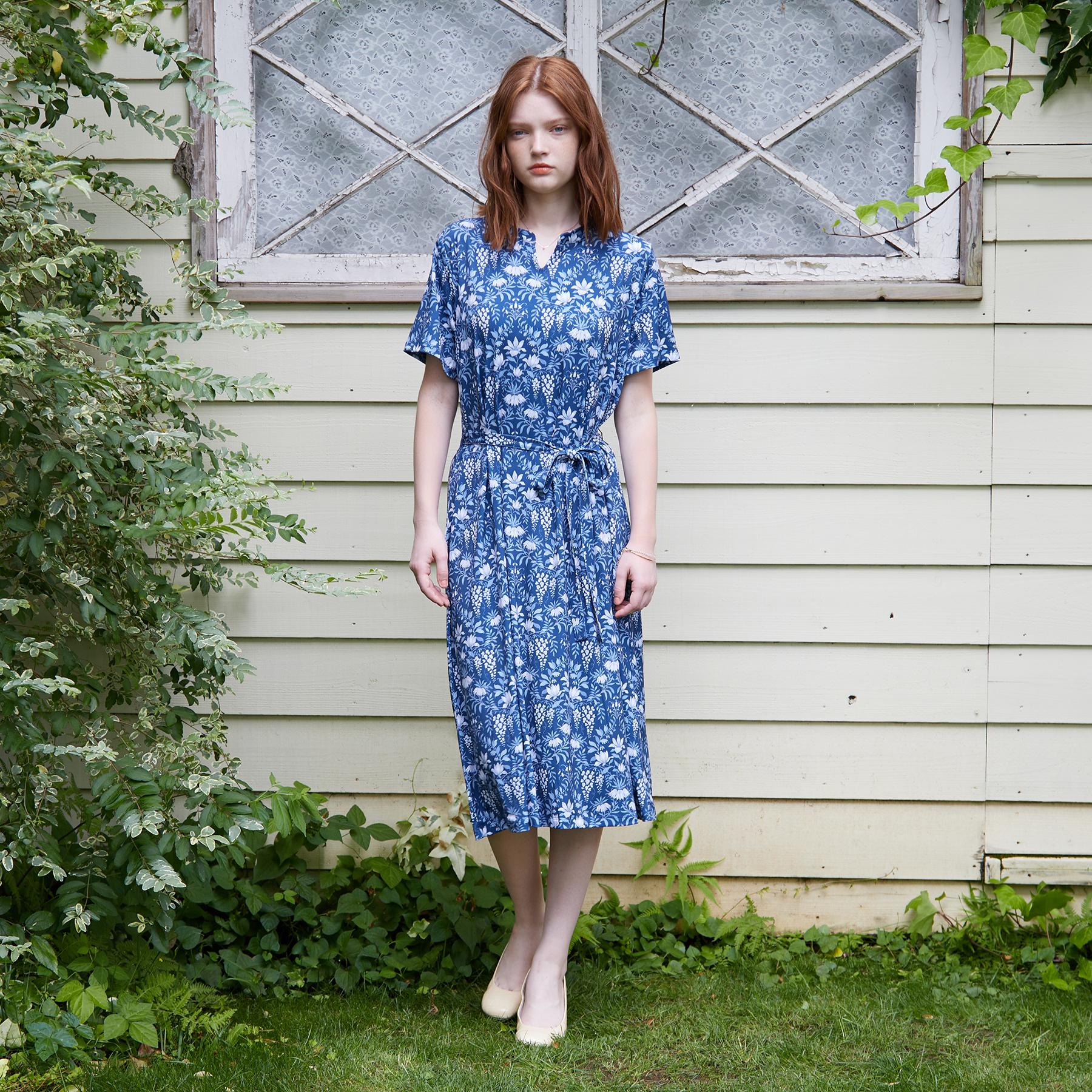 ローラ アシュレイ LAURA ASHLEY 【WEB限定／M～LL3サイズ／ジャージ素材】パルテール柄 ワンピース （ネイビー(196)） ネイビー(196)