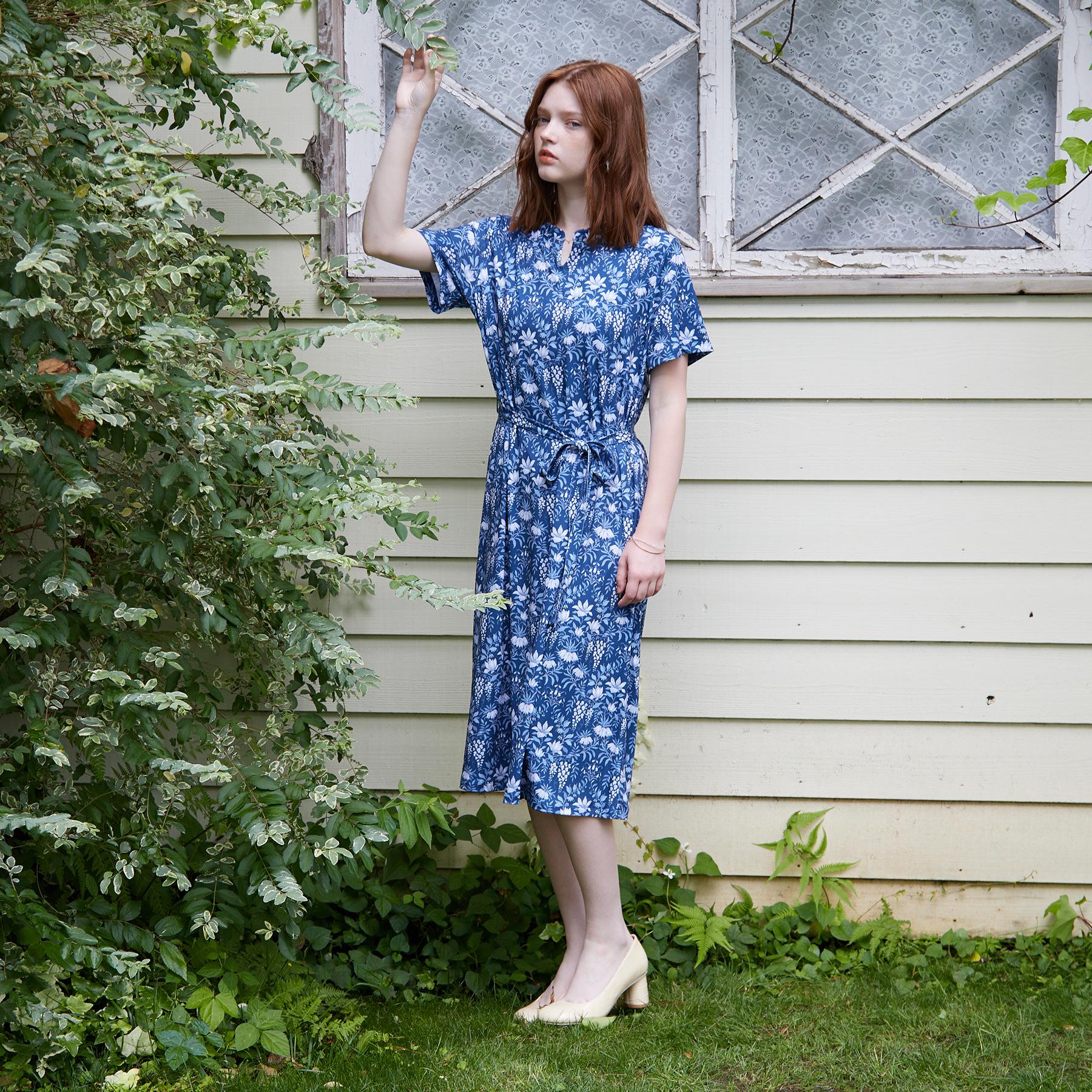 ローラ アシュレイ LAURA ASHLEY 【WEB限定／M～LL3サイズ／ジャージ素材】パルテール柄 ワンピース （ネイビー(196)） ネイビー(196)