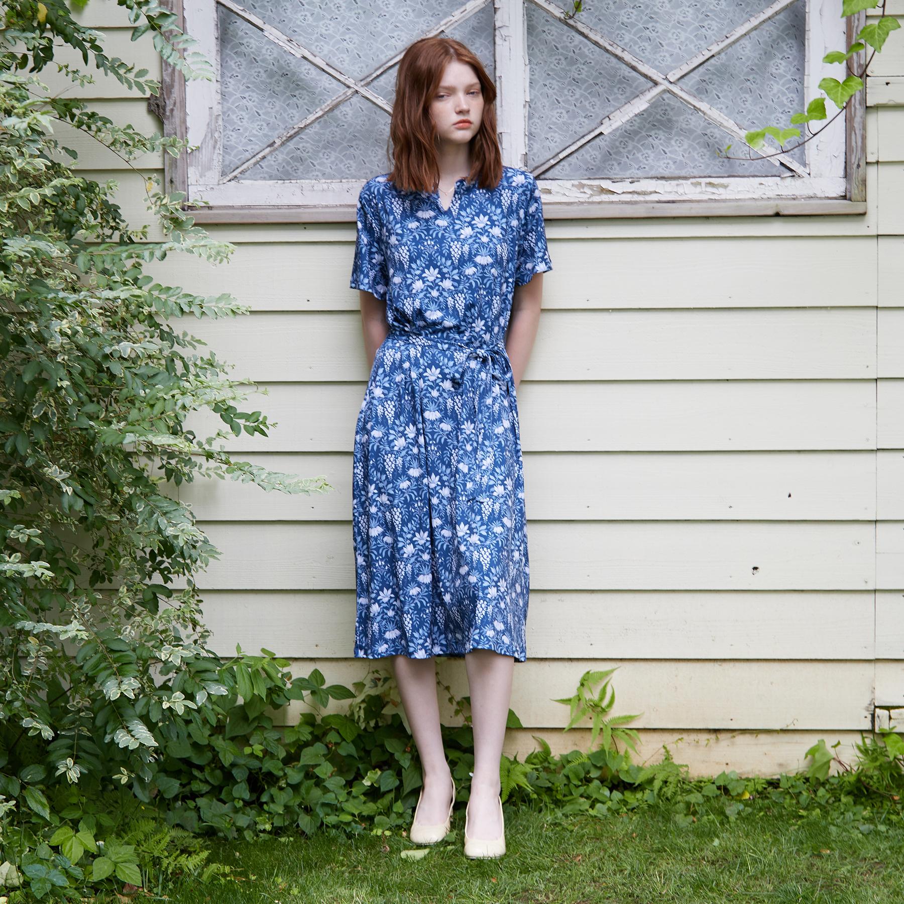 ローラ アシュレイ LAURA ASHLEY 【WEB限定／M～LL3サイズ／ジャージ素材】パルテール柄 ワンピース （ネイビー(196)） ネイビー(196)