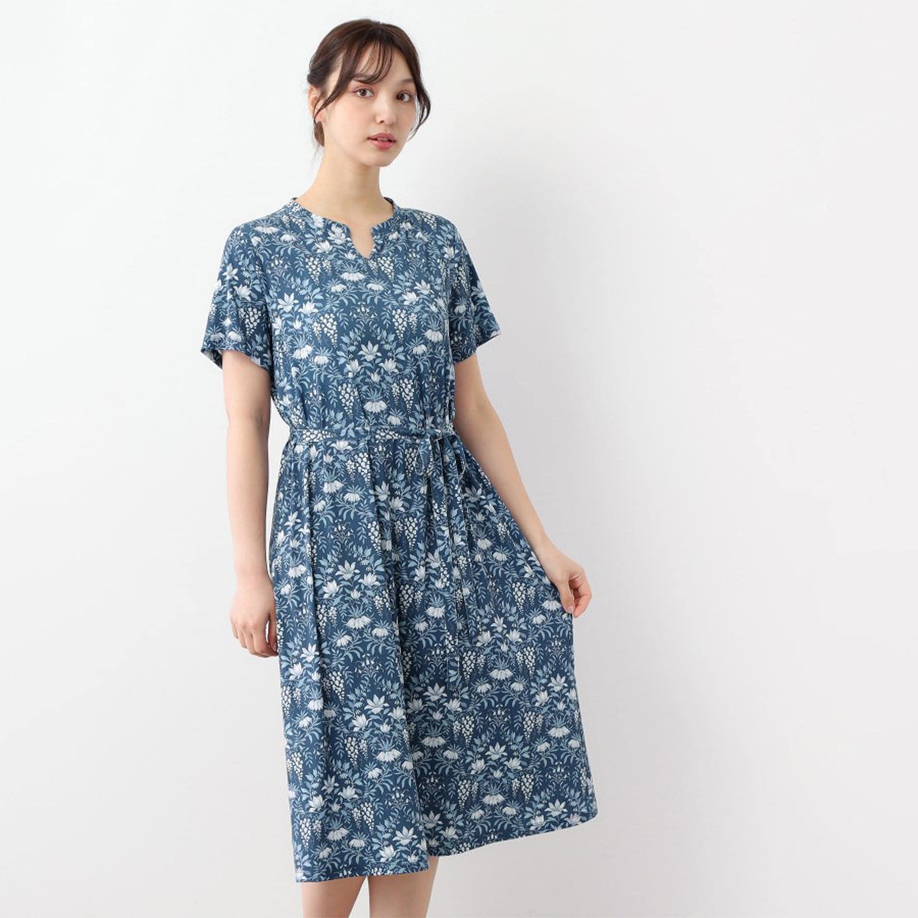 ローラ アシュレイ LAURA ASHLEY 【WEB限定／M～LL3サイズ／ジャージ素材】パルテール柄 ワンピース （ネイビー(196)） ネイビー(196)