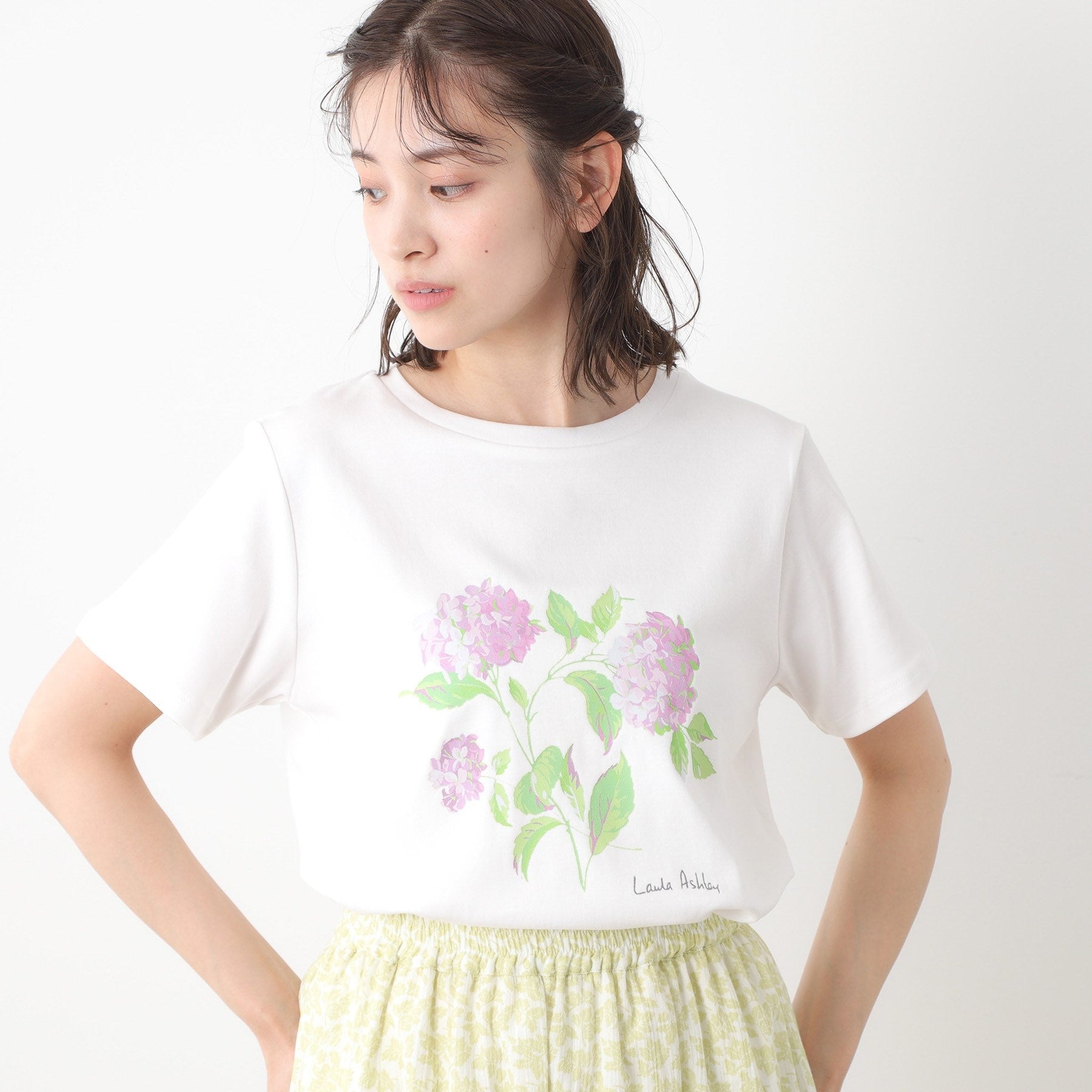 ローラ アシュレイ LAURA ASHLEY 【コットン100％／洗える】ハイドランジア柄Tシャツ （オフホワイト(003)） オフホワイト(003)