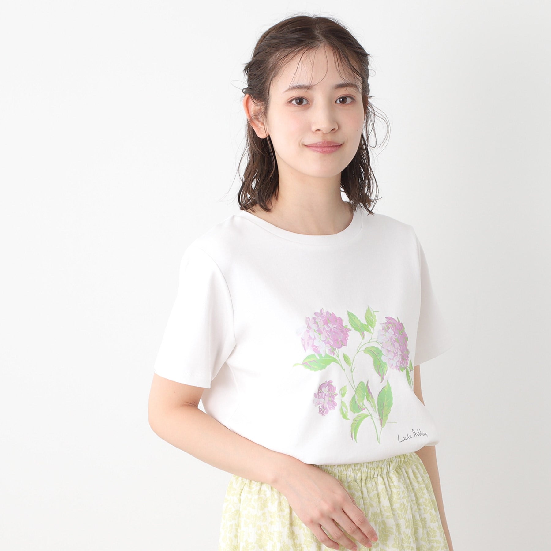 ローラ アシュレイ LAURA ASHLEY 【コットン100％／洗える】ハイドランジア柄Tシャツ （オフホワイト(003)） オフホワイト(003)