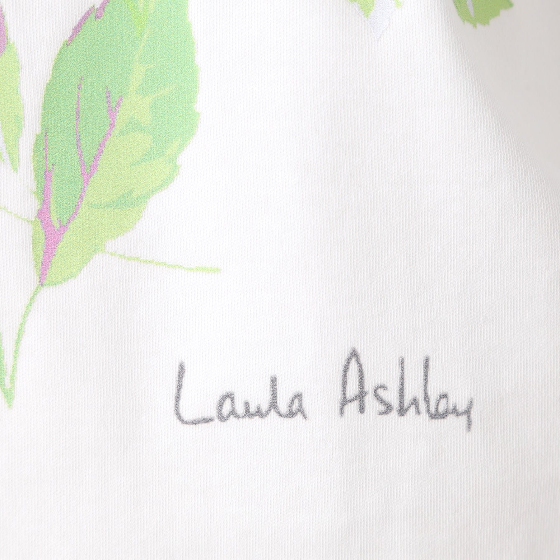 ローラ アシュレイ LAURA ASHLEY 【コットン100％／洗える】ハイドランジア柄Tシャツ （オフホワイト(003)） オフホワイト(003)
