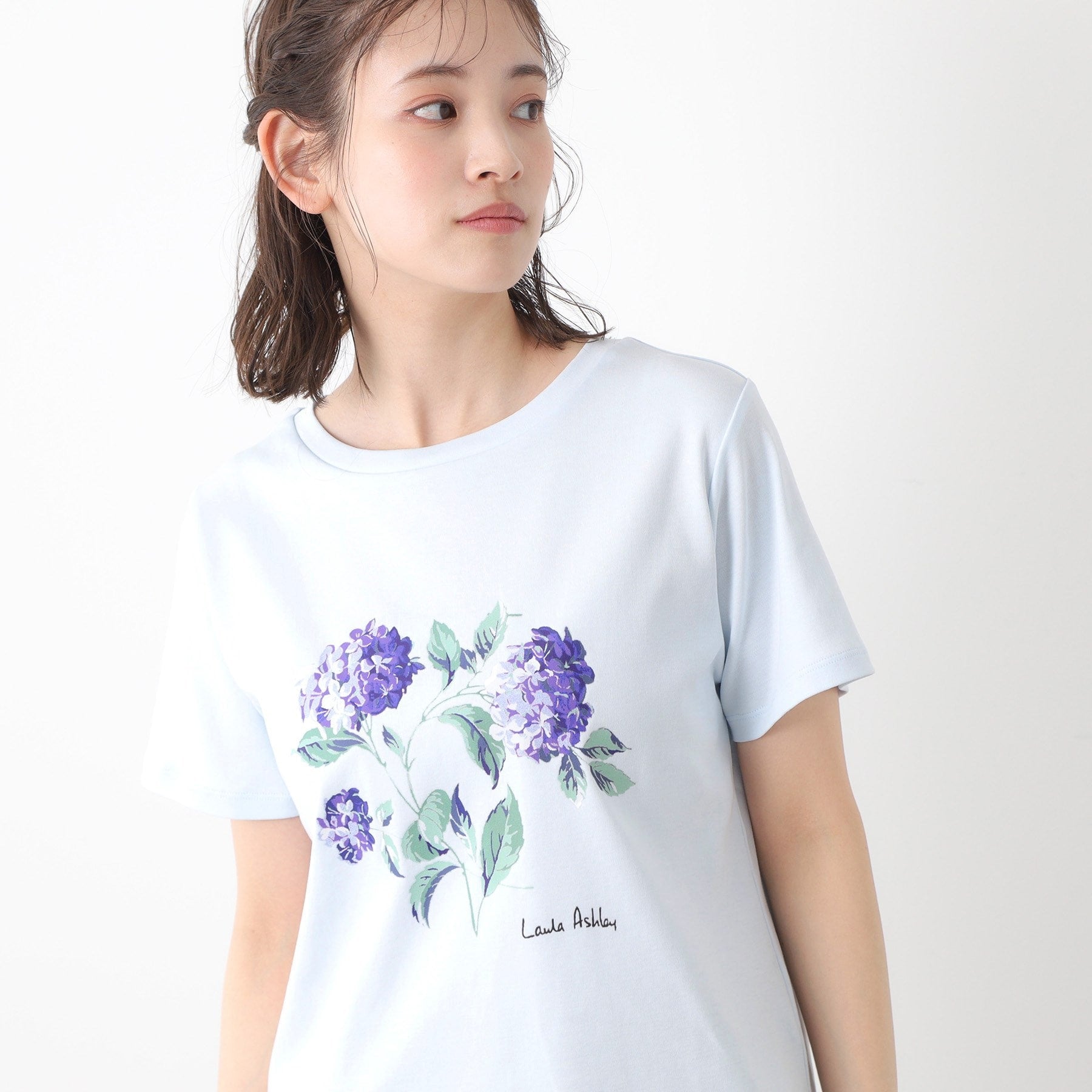 ローラ アシュレイ LAURA ASHLEY 【コットン100％／洗える】ハイドランジア柄Tシャツ （オフホワイト(003)） オフホワイト(003)